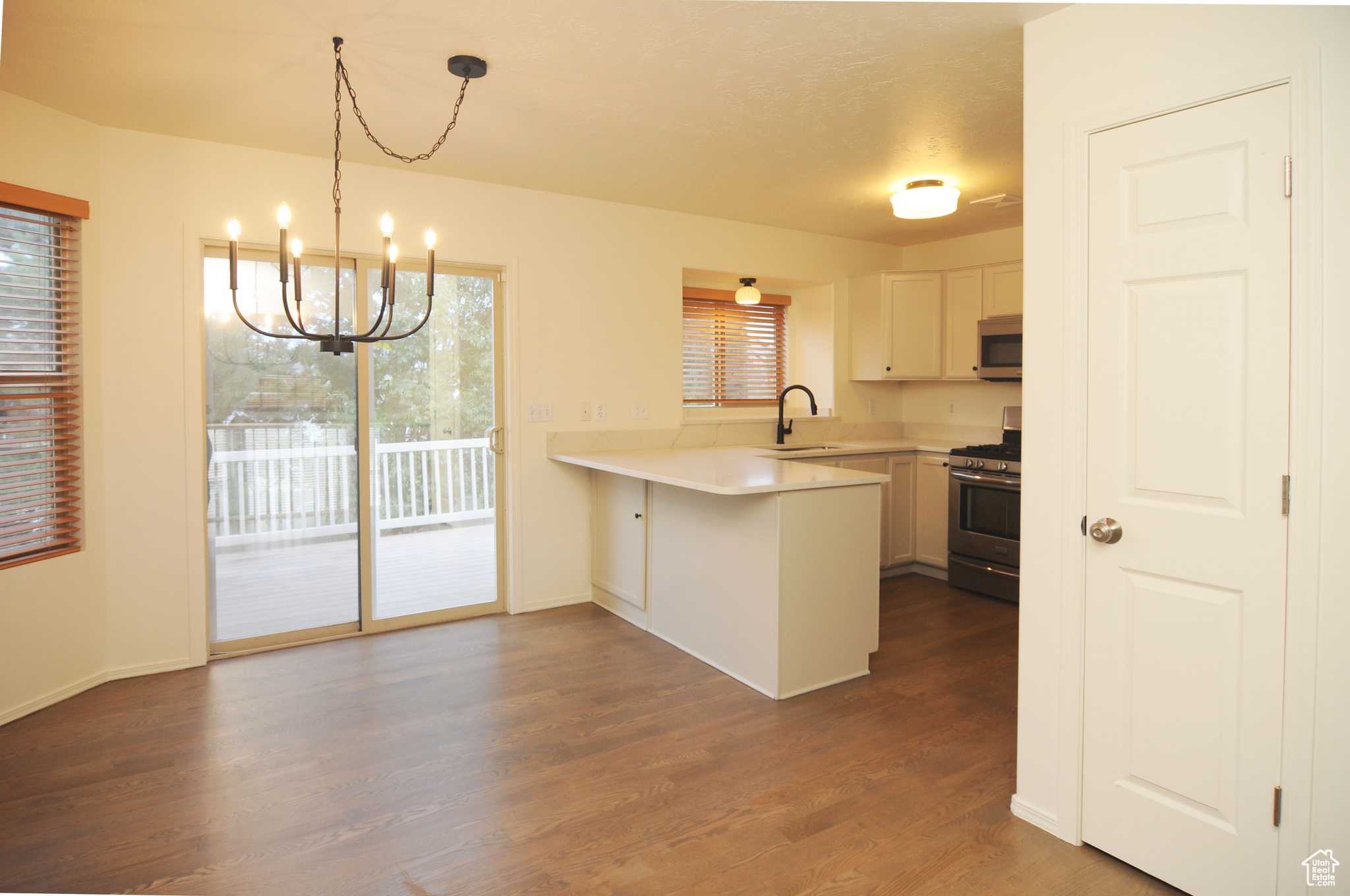 Clinton, Utah, 84015, United States, 4 Bedrooms Bedrooms, ,3 BathroomsBathrooms,Residential,For Sale,1970370