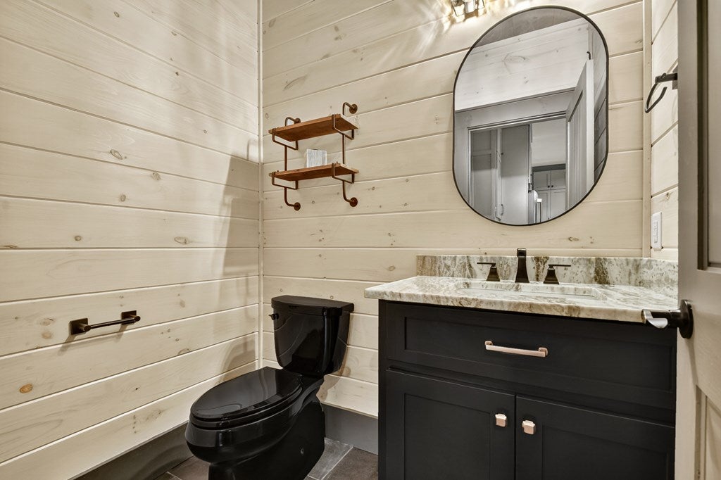 Mineral Bluff, Georgia, 30559, United States, 4 Bedrooms Bedrooms, ,5 BathroomsBathrooms,Residential,For Sale,1986837