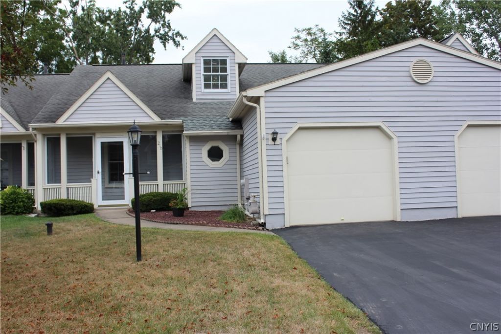 Springmoor Dr, Liverpool, NY 13088