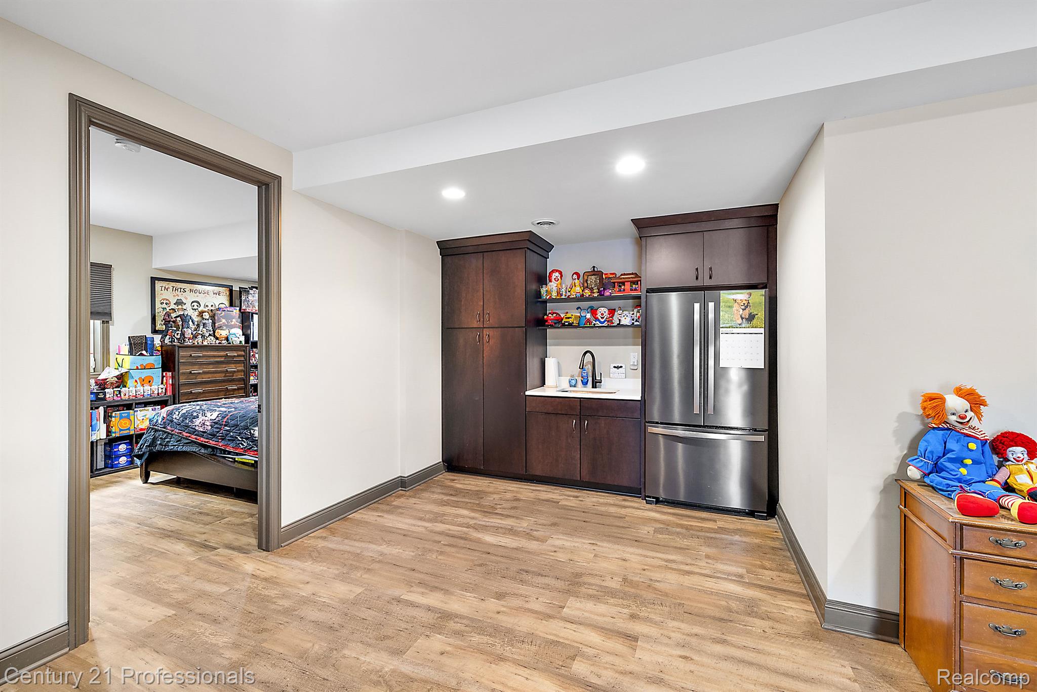 Davisburg, Michigan, 48350, United States, 5 Bedrooms Bedrooms, ,4 BathroomsBathrooms,Residential,For Sale,1978362