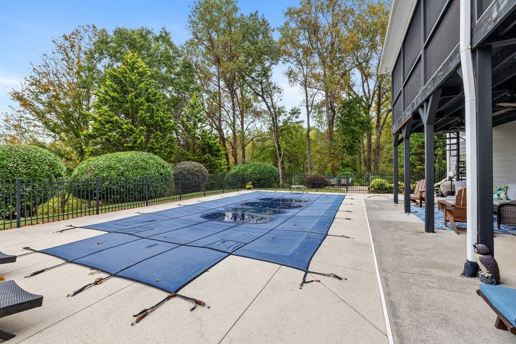 Hayesville, North Carolina, 28904, United States, 3 Bedrooms Bedrooms, ,4 BathroomsBathrooms,Residential,For Sale,1974136