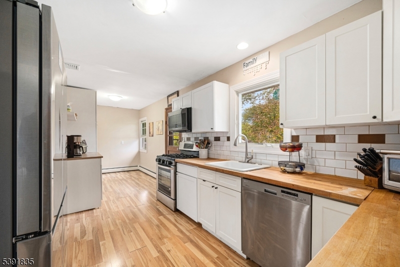 Lincoln Park Boro, New Jersey, 07035, United States, 4 Bedrooms Bedrooms, ,3 BathroomsBathrooms,Residential,For Sale,1991719