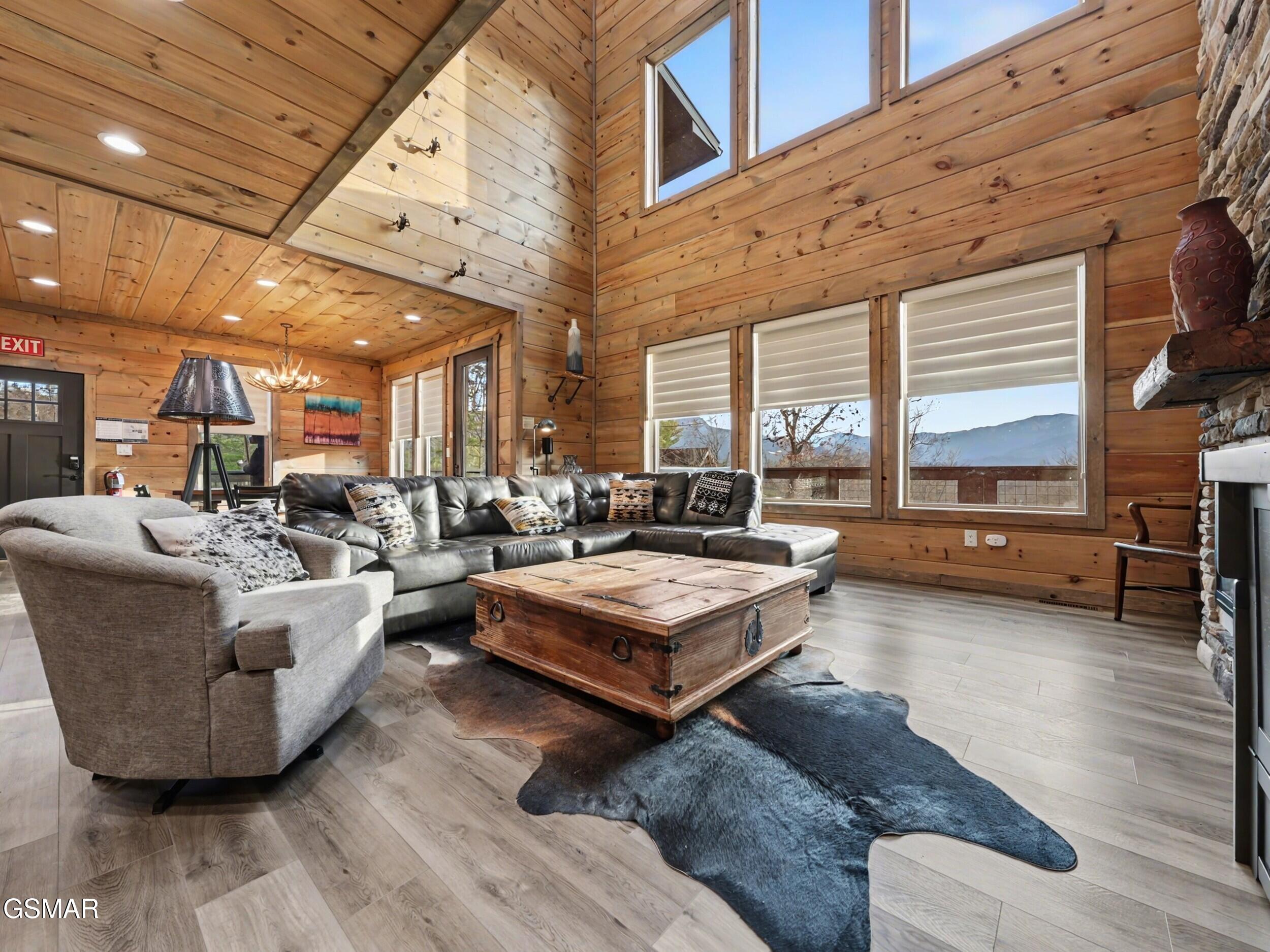 Gatlinburg, Tennessee, 37738, United States, 3 Bedrooms Bedrooms, ,4 BathroomsBathrooms,Residential,For Sale,2012548