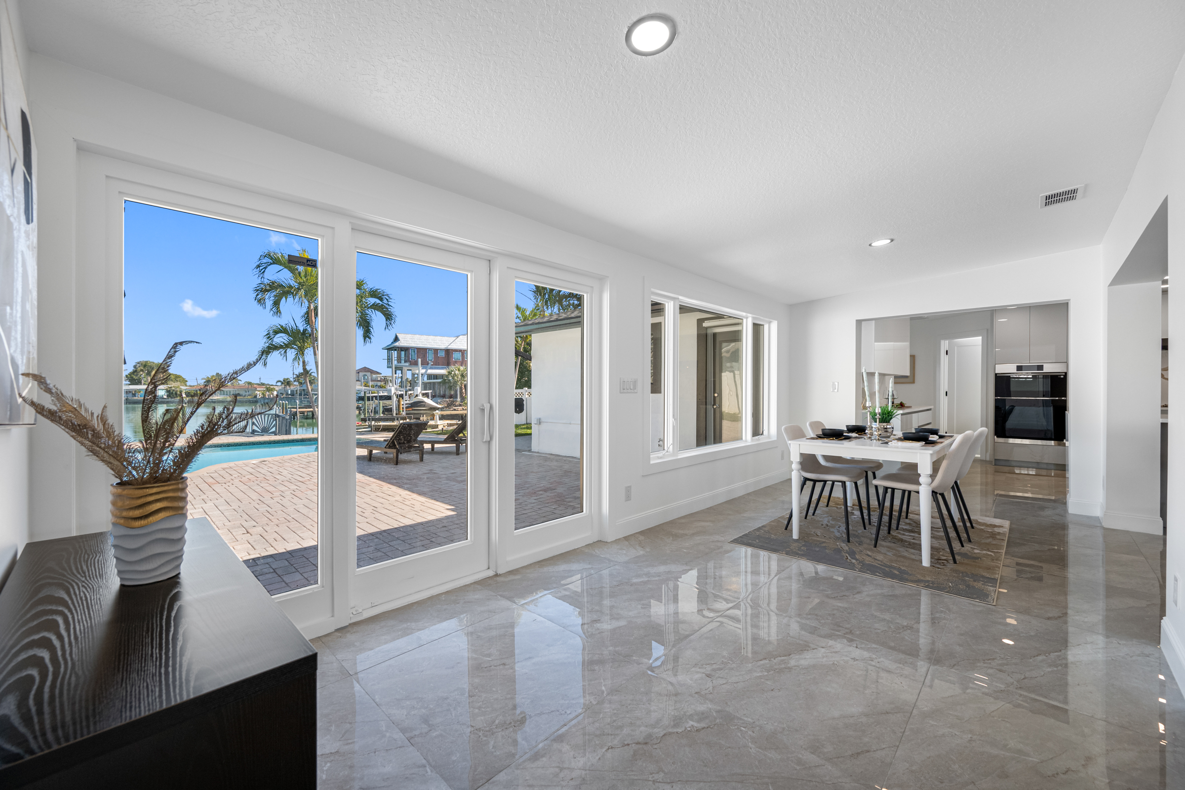 St Petersburg, Florida, 33707, United States, 3 Bedrooms Bedrooms, ,3 BathroomsBathrooms,Residential,For Sale,2017705