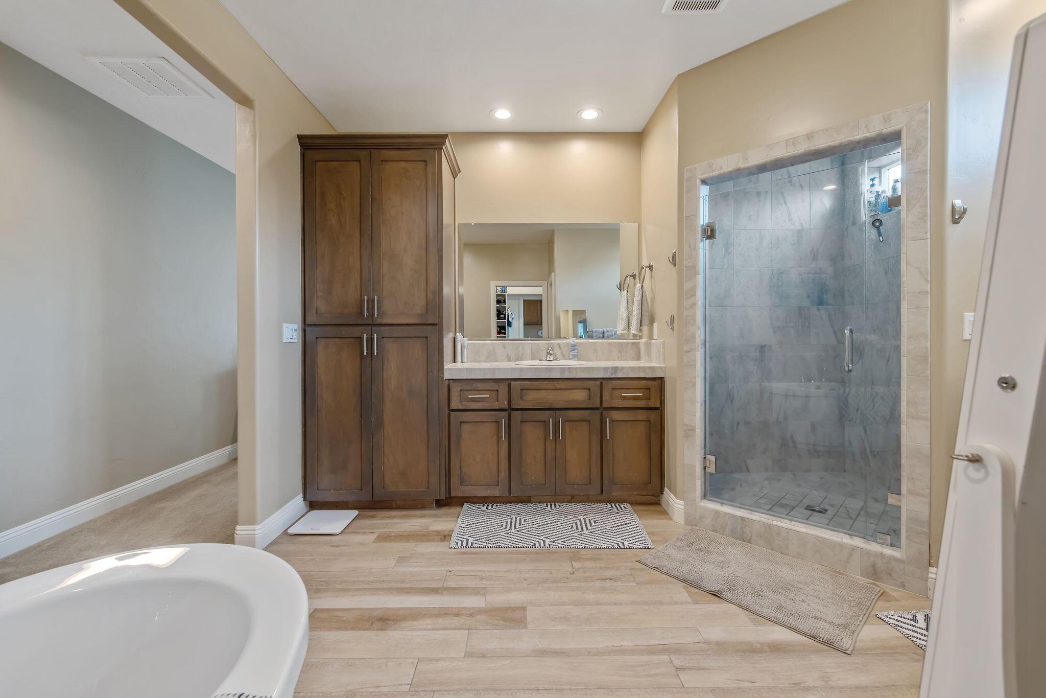 Visalia, California, 93292, United States, 4 Bedrooms Bedrooms, ,2 BathroomsBathrooms,Residential,For Sale,1995431