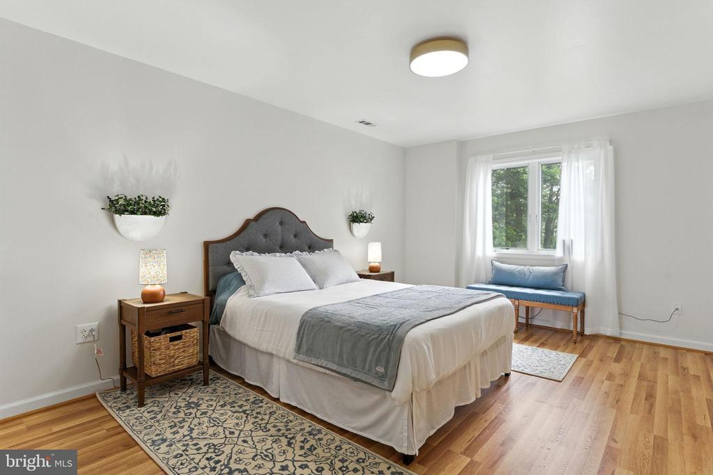 Chester Gap, Virginia, 22623, United States, 4 Bedrooms Bedrooms, ,4 BathroomsBathrooms,Residential,For Sale,1980820