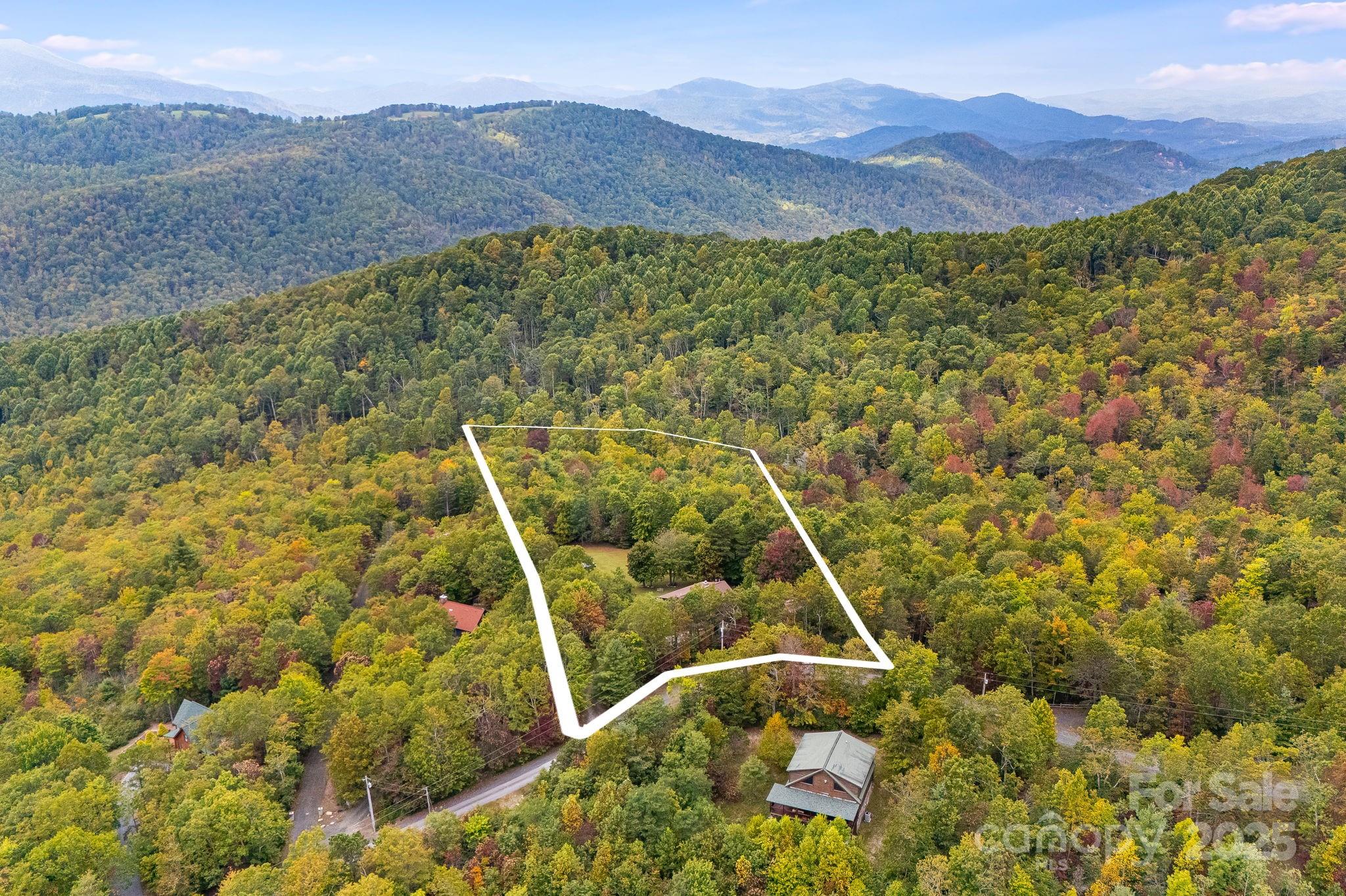 Spruce Pine, North Carolina, 28777, United States, 3 Bedrooms Bedrooms, ,3 BathroomsBathrooms,Residential,For Sale,1991683