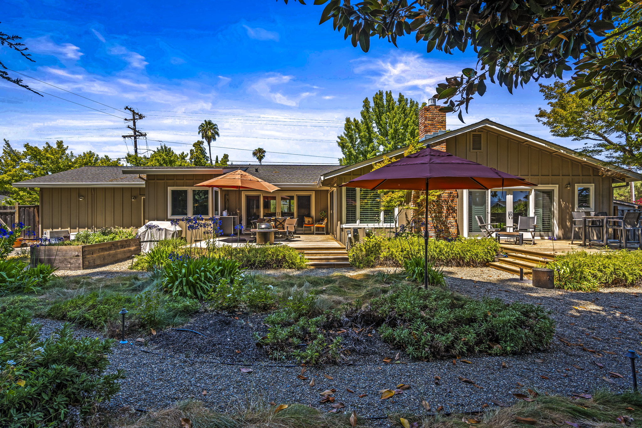  1597 Sulphur Springs Ave - 物件實景