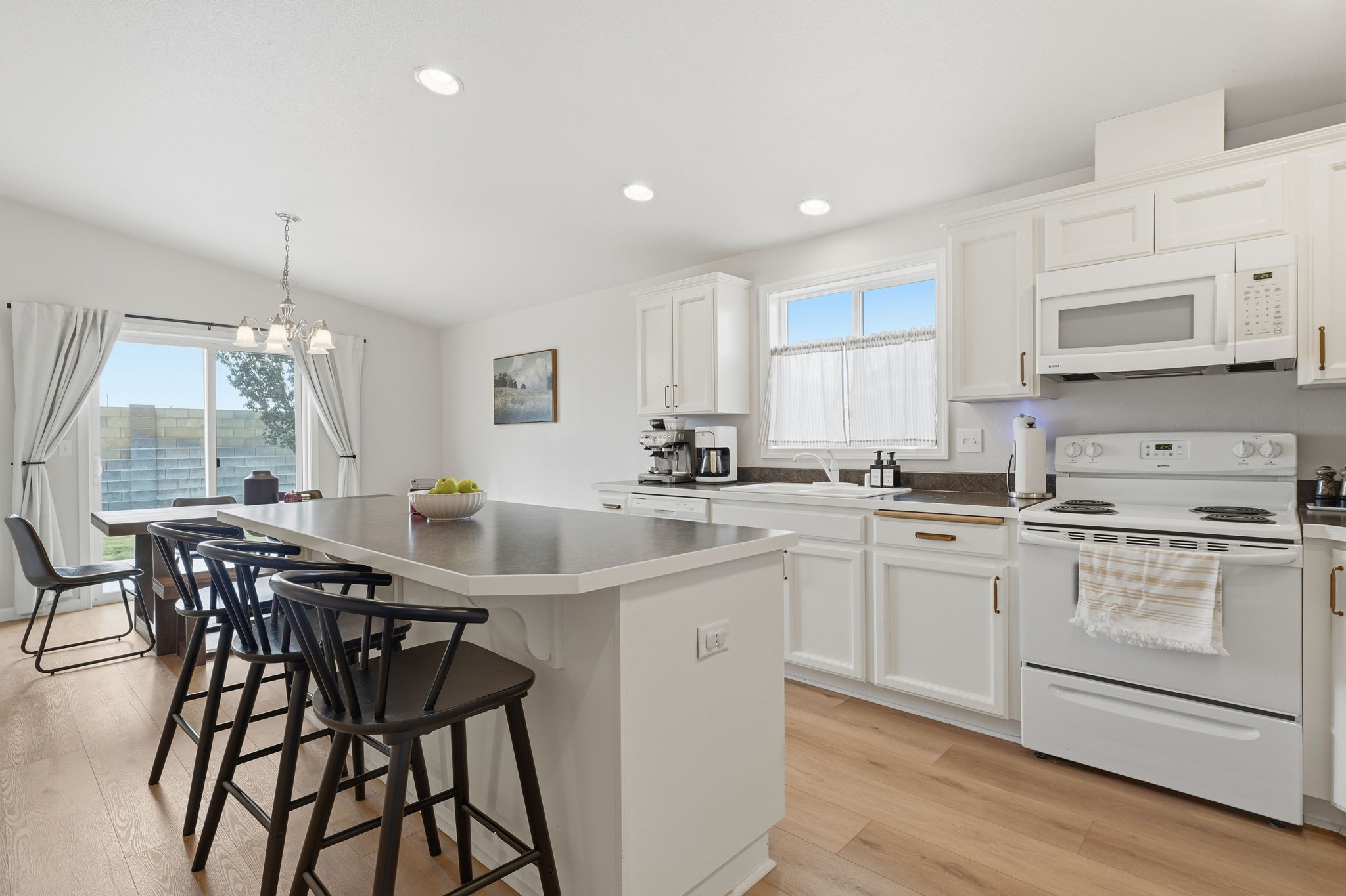  Welcome to this inviting single-story home in West Pasco - 物件實景