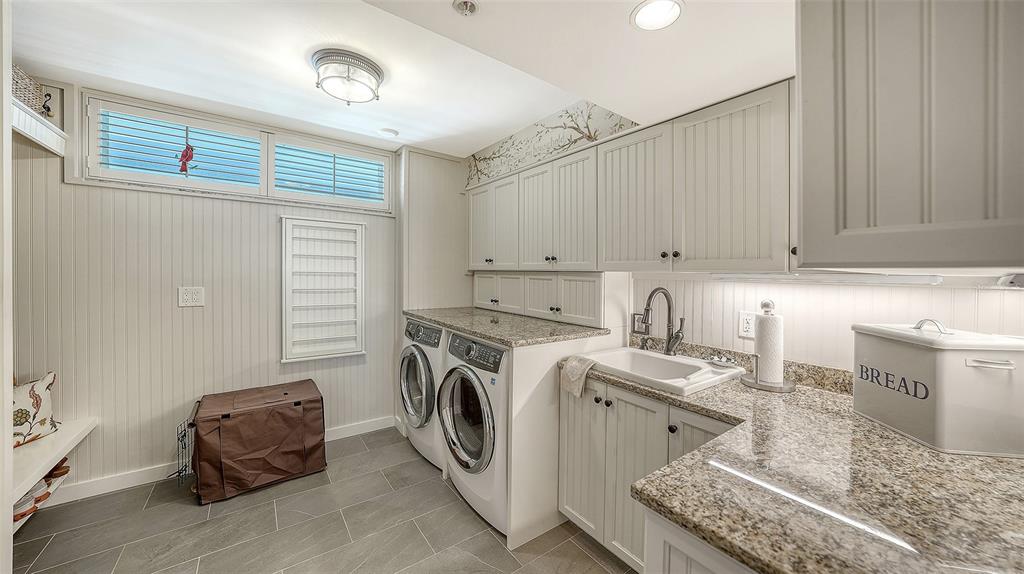 Sarasota, Florida, 34236, United States, 3 Bedrooms Bedrooms, ,3 BathroomsBathrooms,Residential,For Sale,1992113