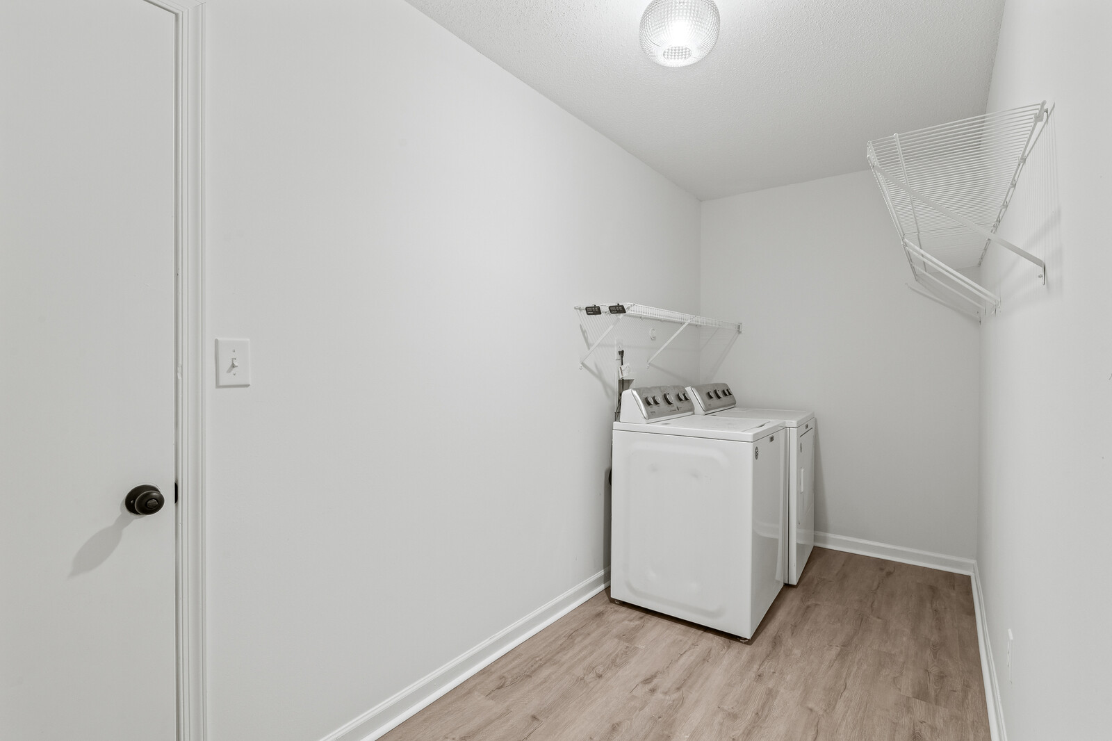 Newport News, Virginia, 23602-8360, United States, 5 Bedrooms Bedrooms, ,3 BathroomsBathrooms,Residential,For Sale,1938191