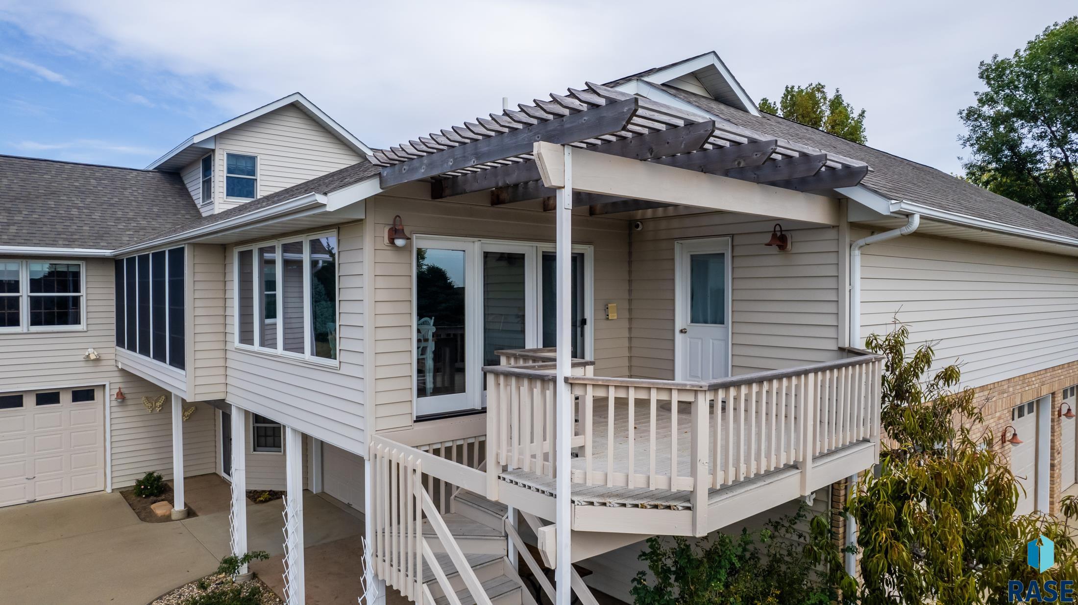 Yankton, South Dakota, 57078, United States, 6 Bedrooms Bedrooms, ,4 BathroomsBathrooms,Residential,For Sale,1975294