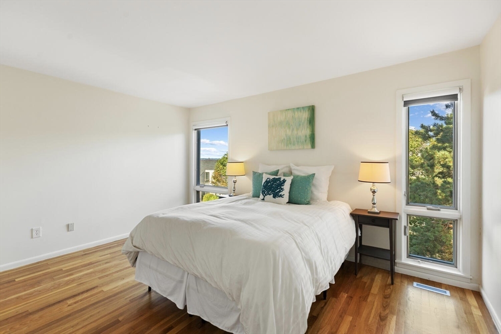 Marblehead, Massachusetts, 01945, United States, 2 Bedrooms Bedrooms, ,2 BathroomsBathrooms,Residential,For Sale,1895462