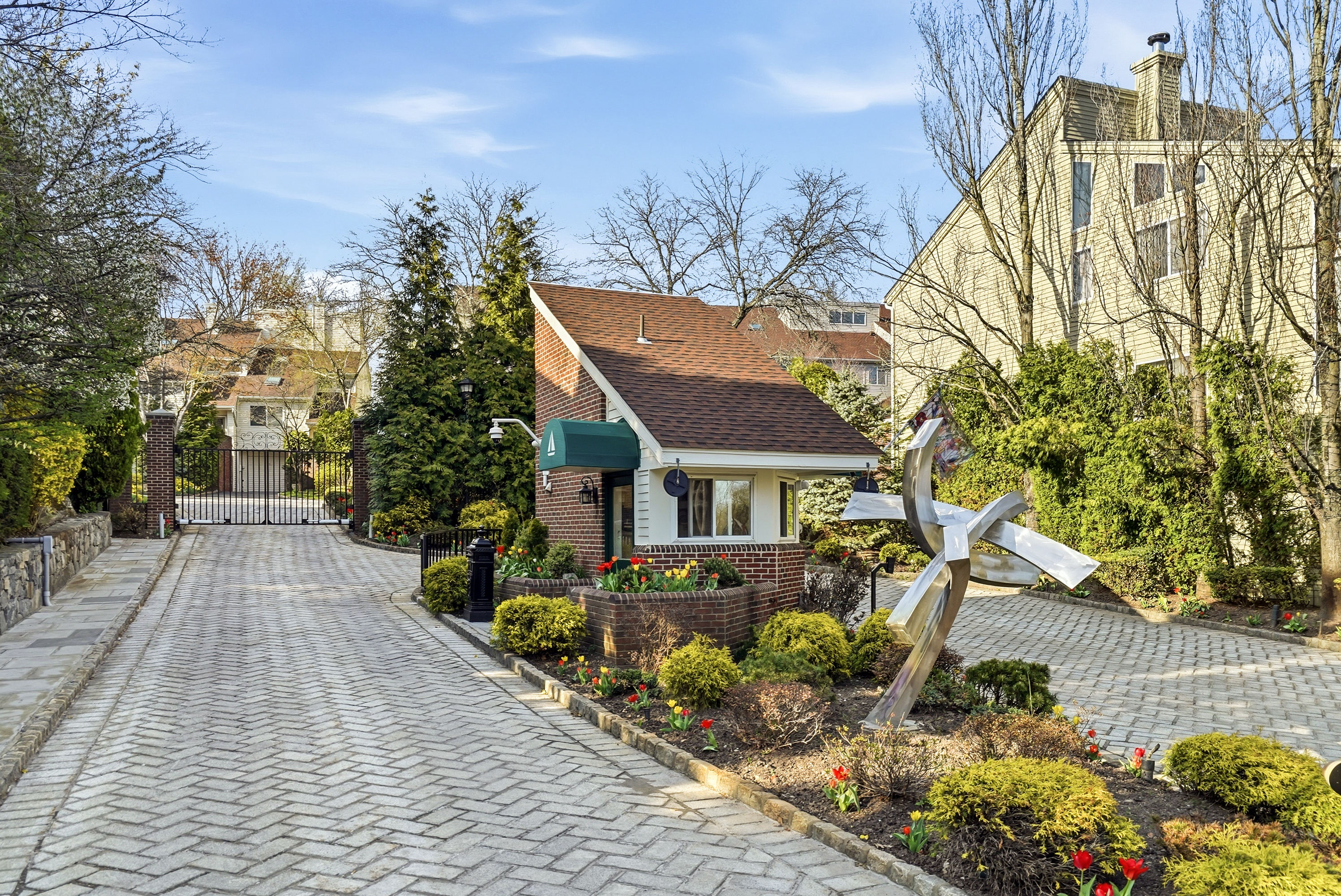  Exclusive Townhouse with Serene Lake Views. - 物件實景