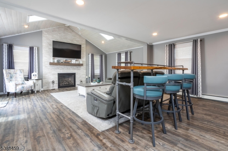 Roxbury Twp., New Jersey, 07876, United States, 4 Bedrooms Bedrooms, ,3 BathroomsBathrooms,Residential,For Sale,1934479