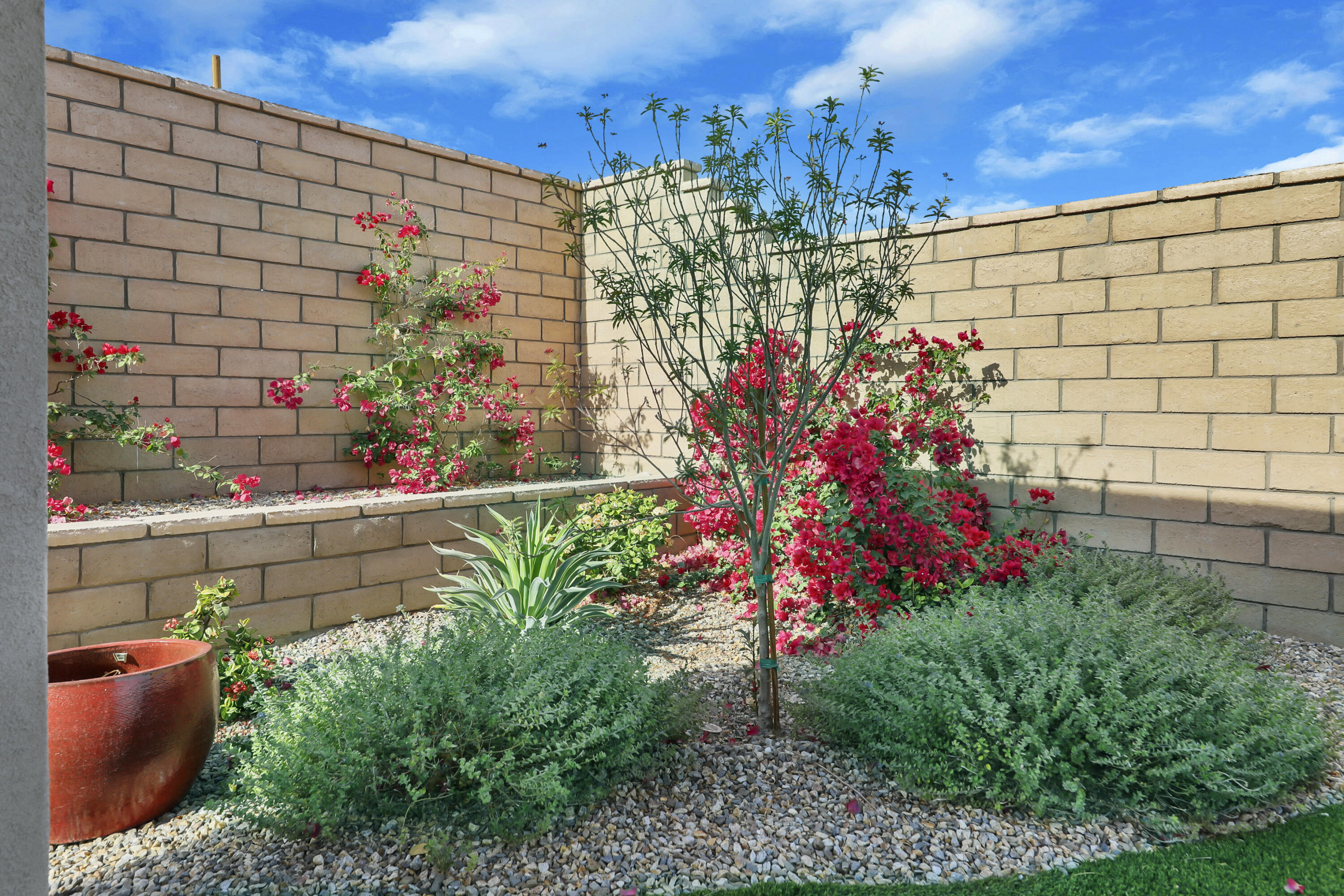 Indio, California, 92203, United States, 2 Bedrooms Bedrooms, ,3 BathroomsBathrooms,Residential,For Sale,1962392