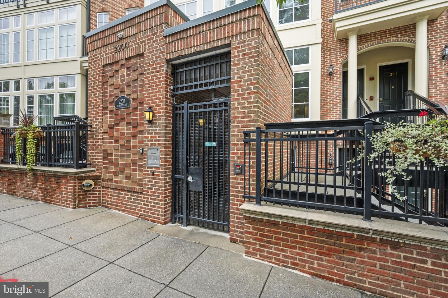 Washington, District of Columbia, 20009, United States, 2 Bedrooms Bedrooms, ,3 BathroomsBathrooms,Residential,For Sale,1950810