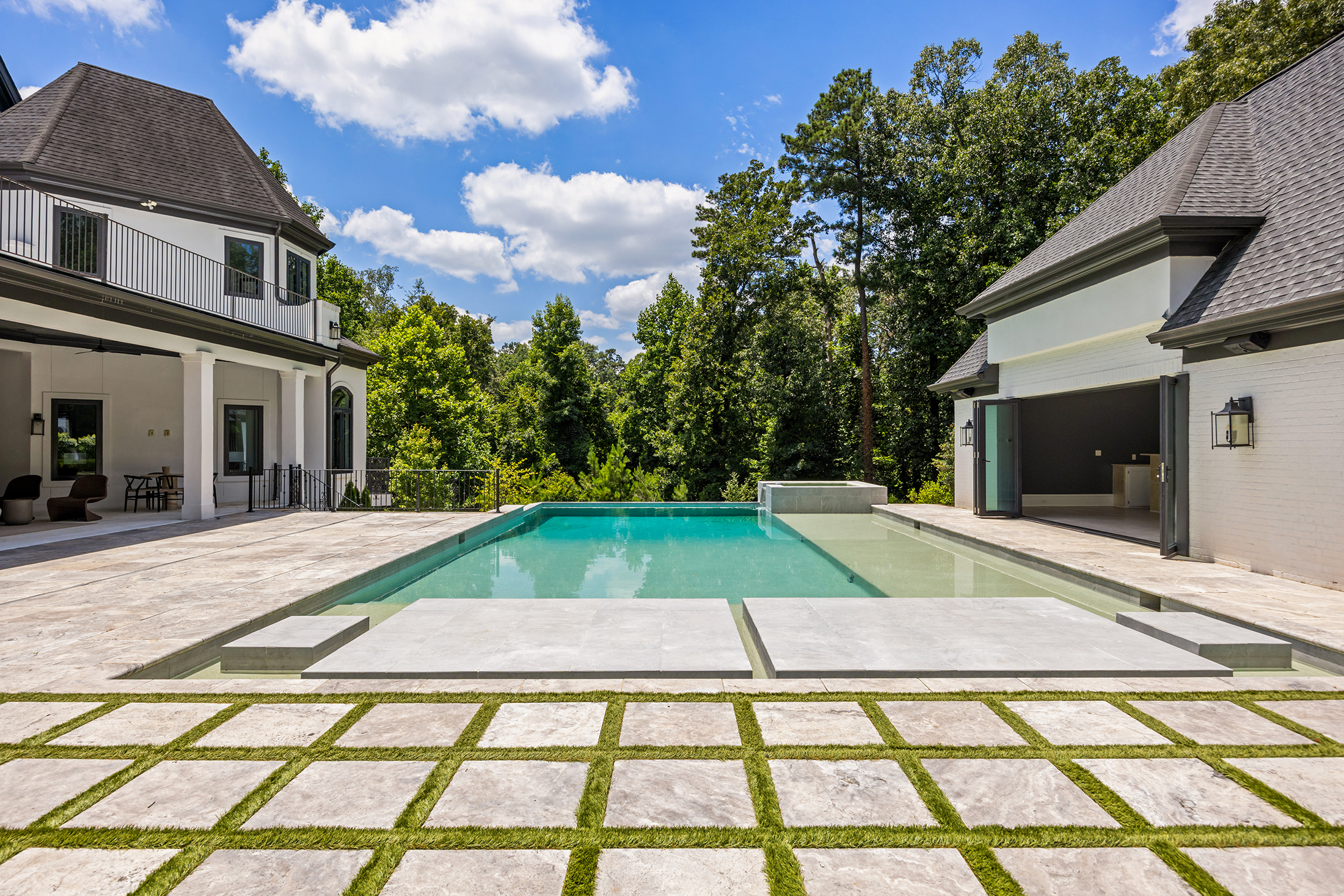  Exceptional Gated Estate with Resort-caliber Grounds - 物件實景