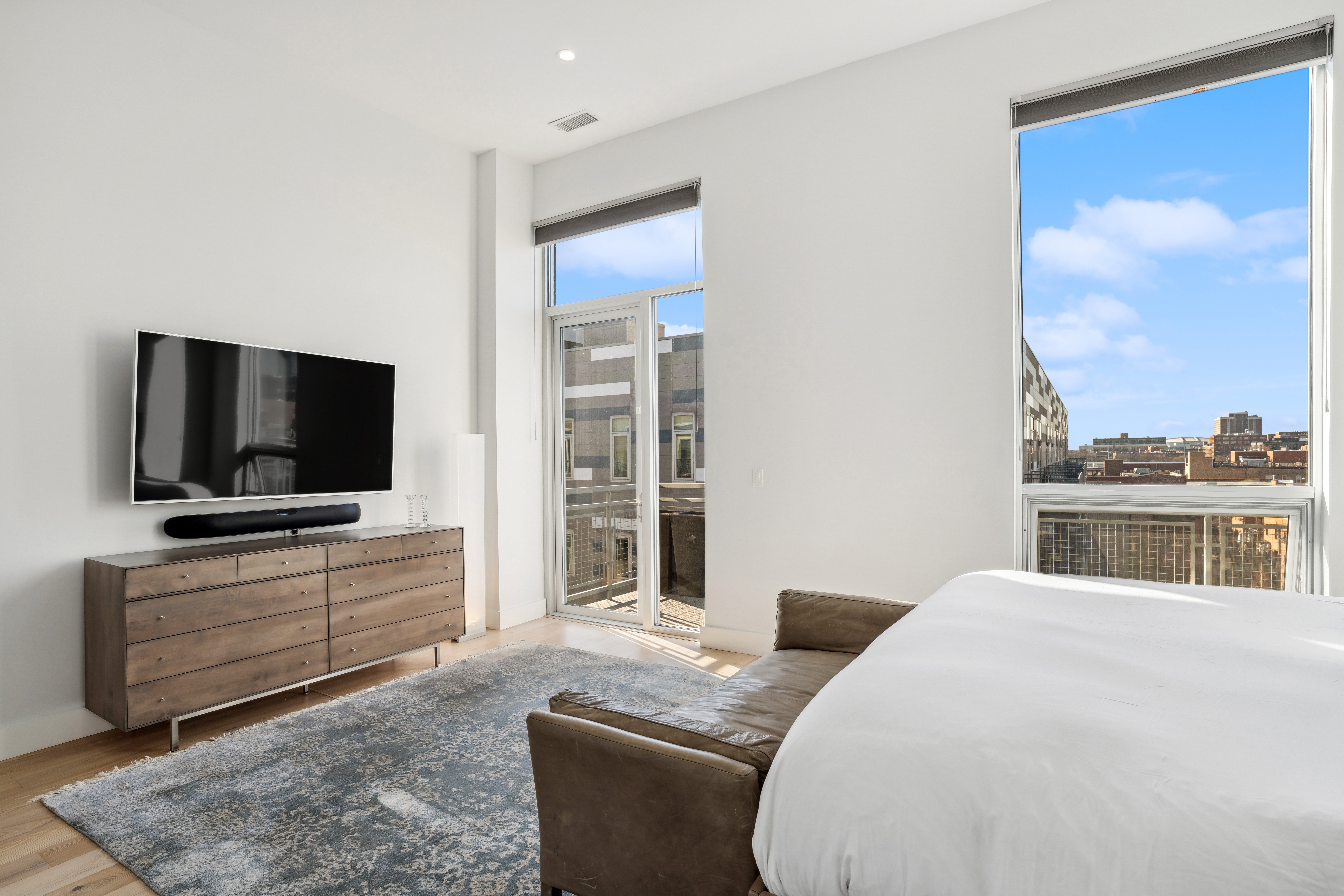  Perfect Combination of Location, Views and Modern Elegance - 物件實景