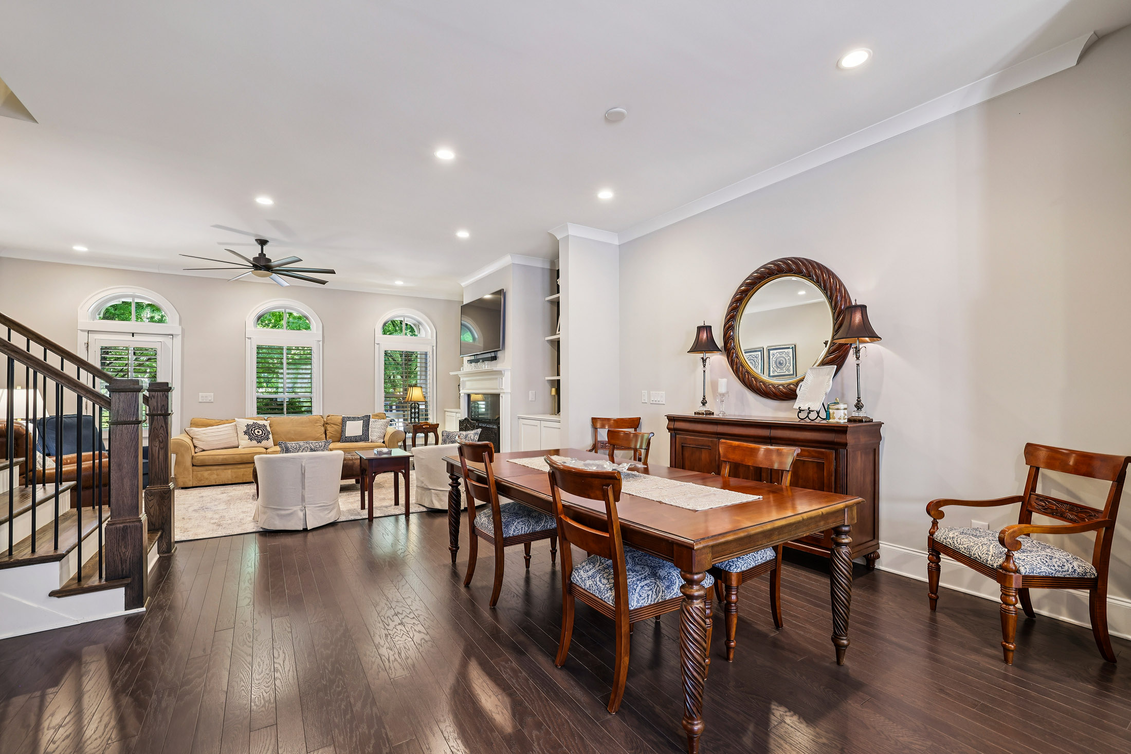  Stunning Three-story Townhome - 物件實景