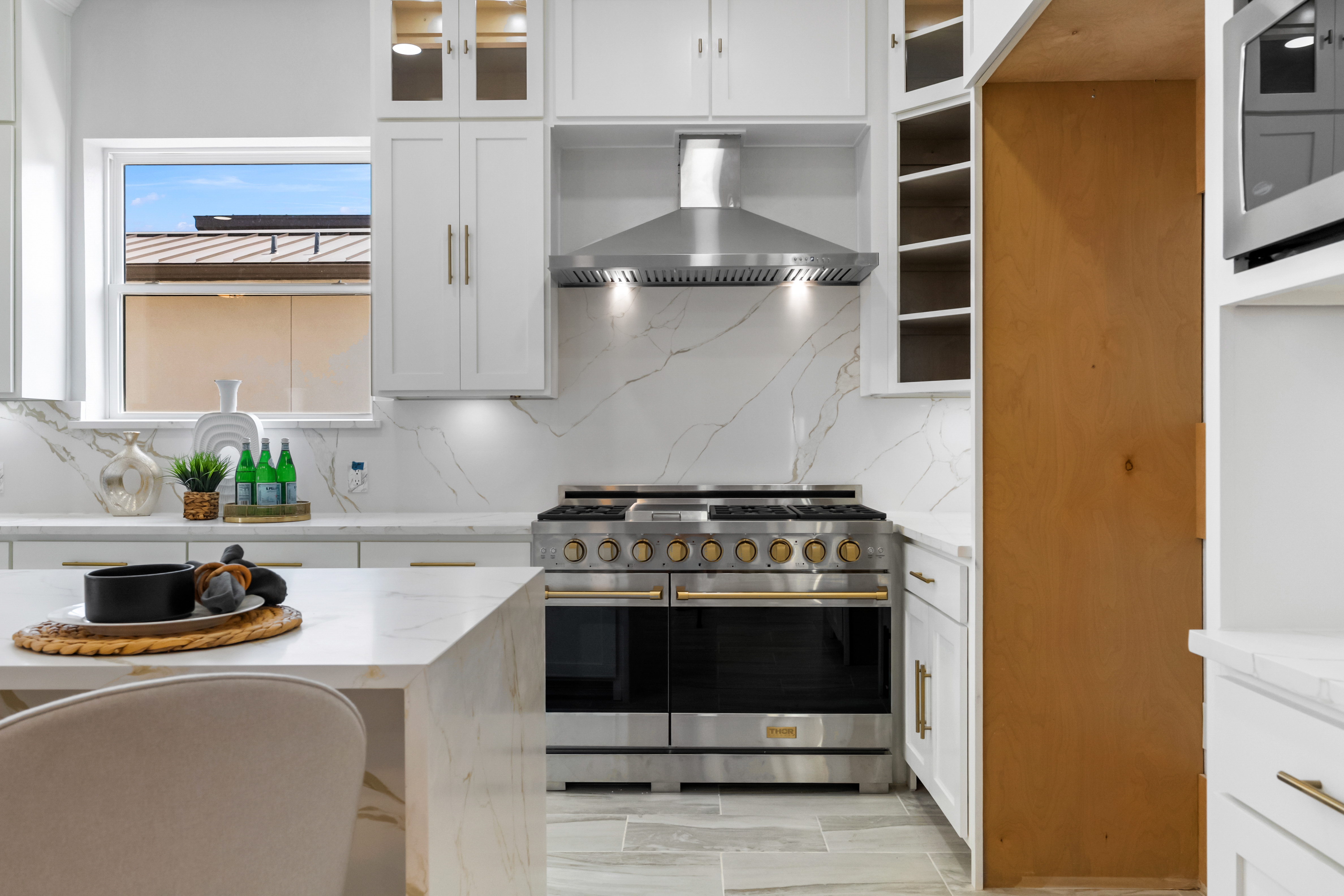  New Construction in Cresta Bella - 物件實景