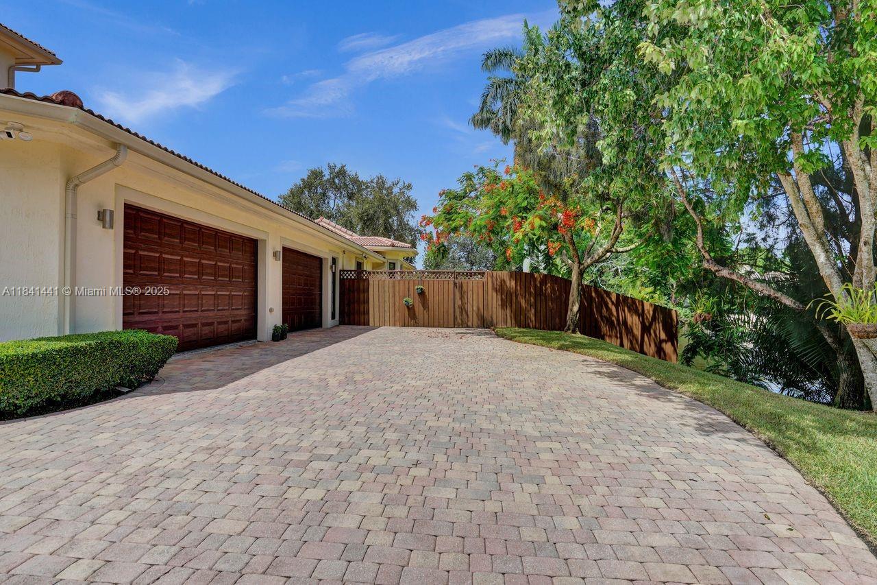 Davie, Florida, 33330, United States, 5 Bedrooms Bedrooms, ,5 BathroomsBathrooms,Residential,For Sale,1896833