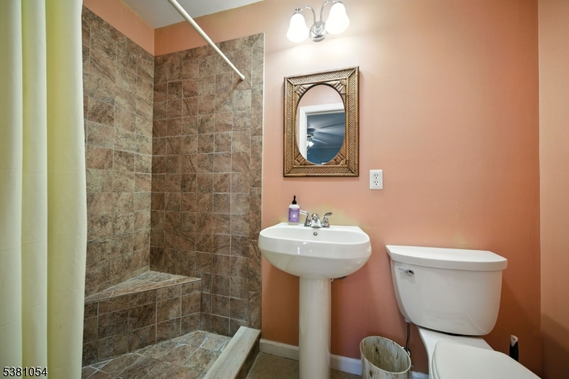 Parsippany-Troy Hills Twp., New Jersey, 07005, United States, 3 Bedrooms Bedrooms, ,2 BathroomsBathrooms,Residential,For Sale,1934343