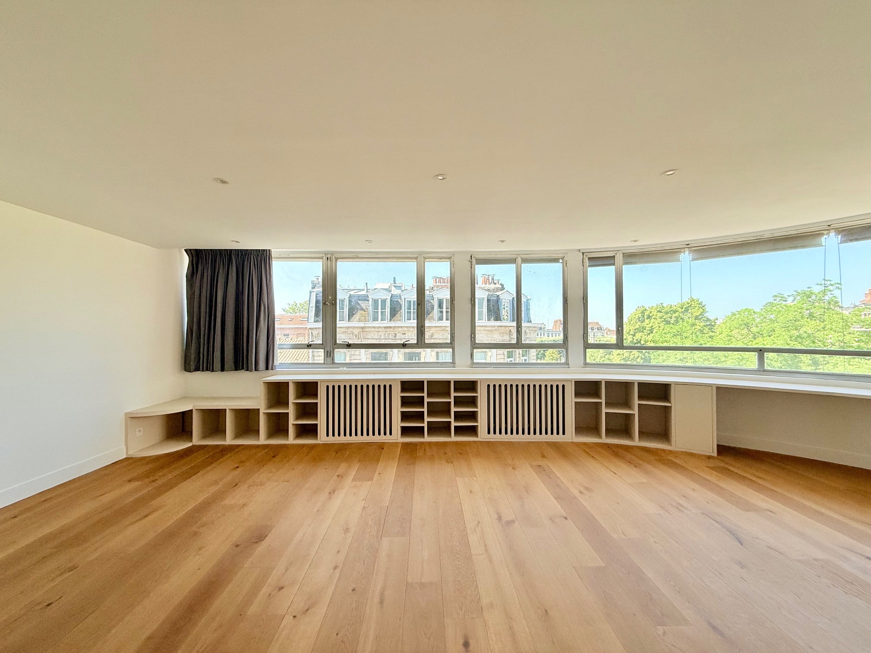  RENOVATED 2 BEDROOM APARTMENT - PANORAMIC VIEW - GARAGE - 物件實景