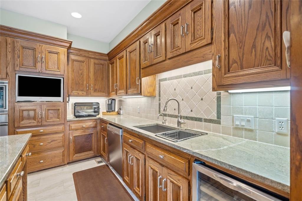 Marietta, Georgia, 30067, United States, 5 Bedrooms Bedrooms, ,5 BathroomsBathrooms,Residential,For Sale,1827290