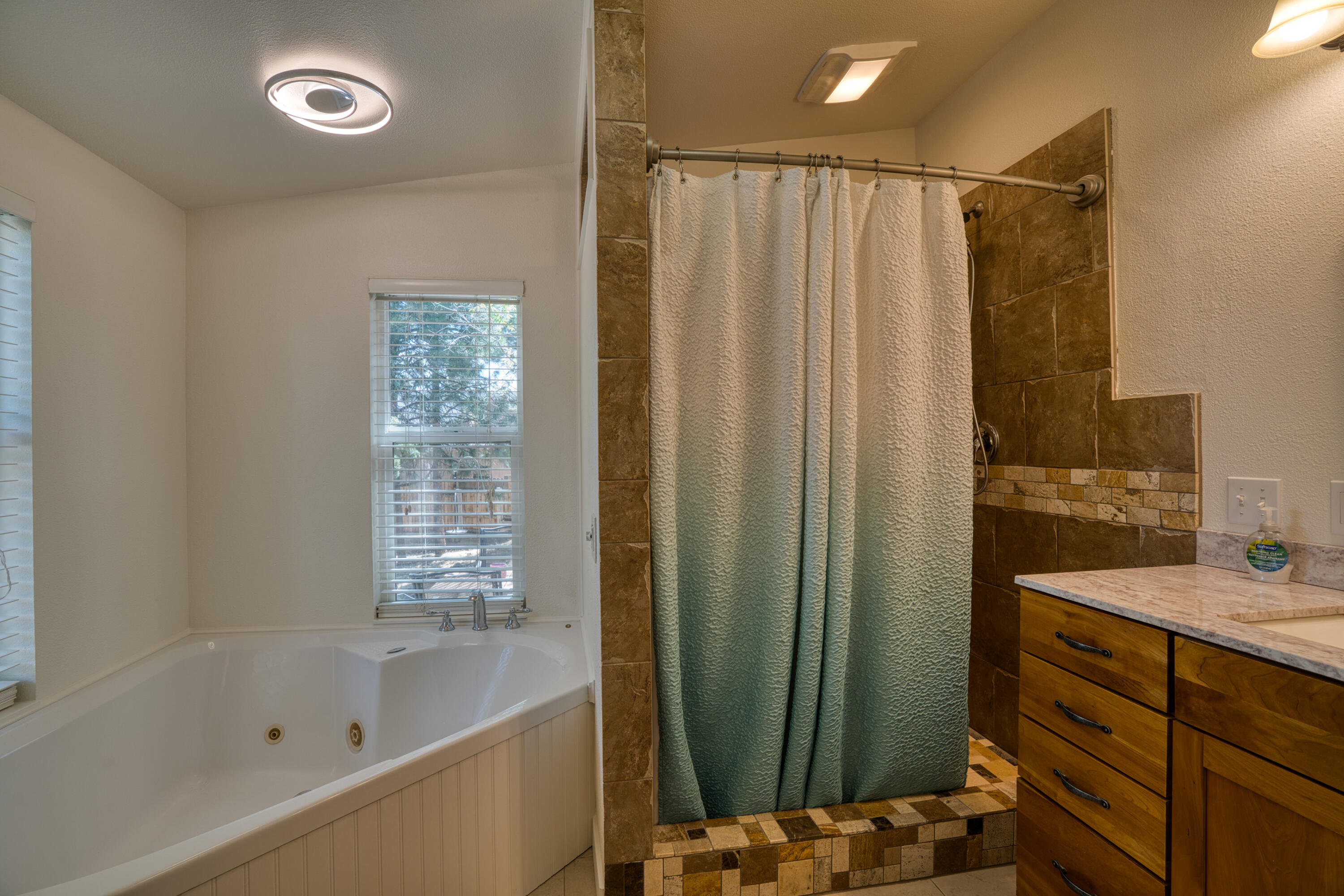 Bend, Oregon, 97701, United States, 3 Bedrooms Bedrooms, ,2 BathroomsBathrooms,Residential,For Sale,1905887