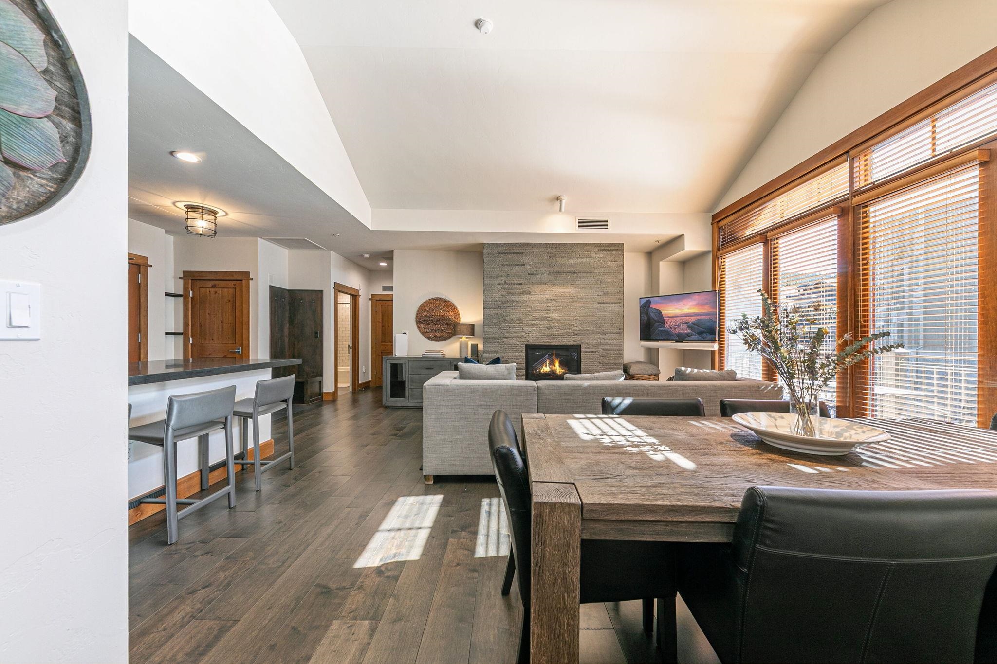 Truckee, California, 96161, United States, 2 Bedrooms Bedrooms, ,2 BathroomsBathrooms,Residential,For Sale,1999045