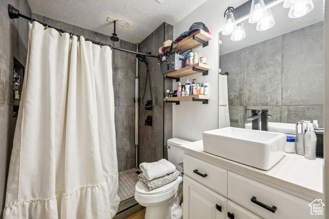 St. George, Utah, 84790, United States, 6 Bedrooms Bedrooms, ,5 BathroomsBathrooms,Residential,For Sale,1922816