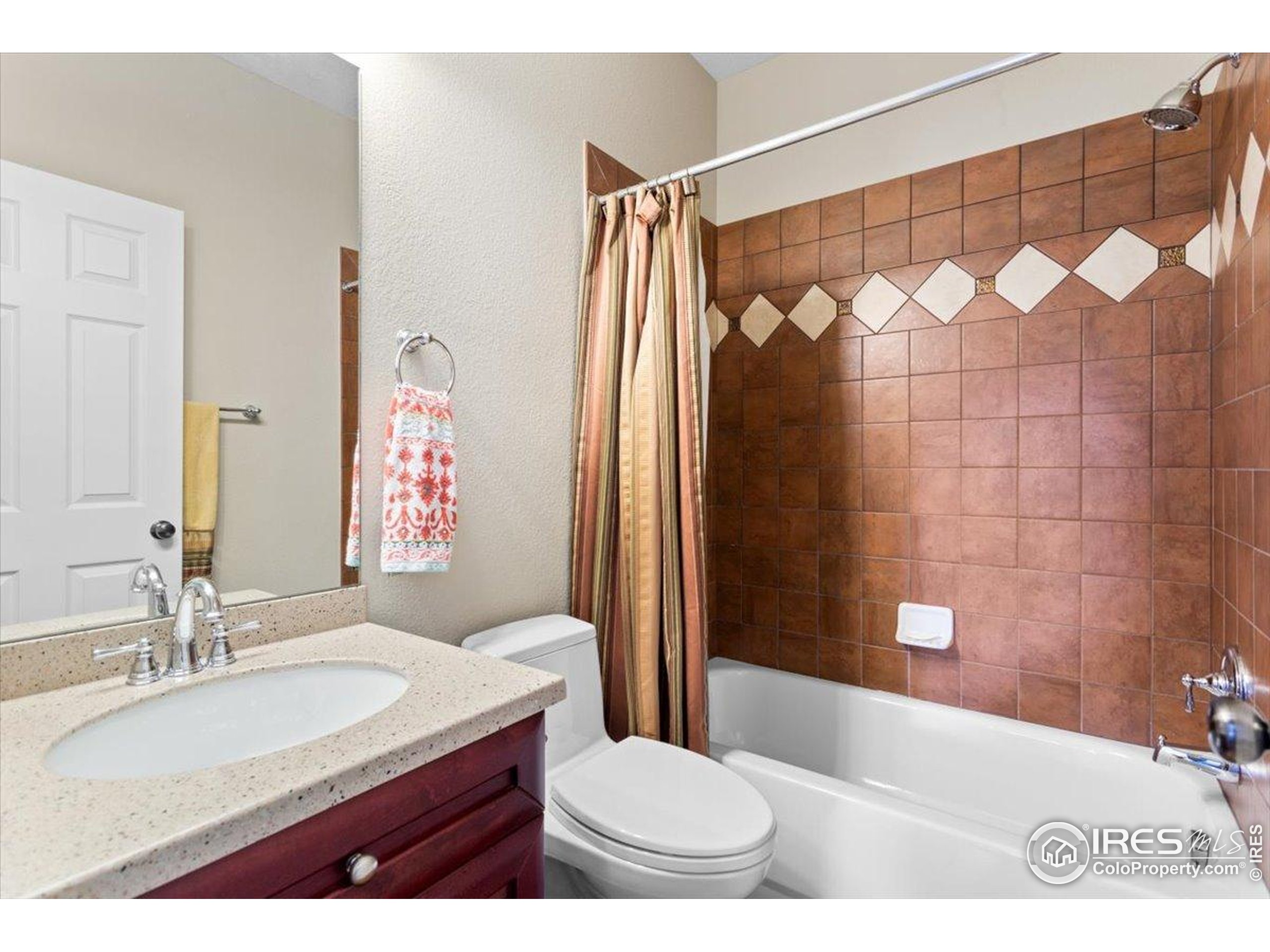 Longmont, Colorado, 80503, United States, 4 Bedrooms Bedrooms, ,3 BathroomsBathrooms,Residential,For Sale,1910378