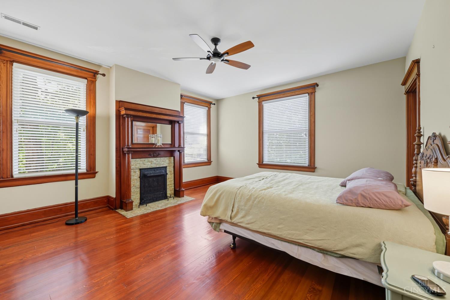 Norwood, Ohio, 45212, United States, 5 Bedrooms Bedrooms, ,5 BathroomsBathrooms,Residential,For Sale,1948609