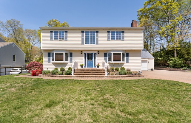 Shoreham, New York, 11786, United States, 5 Bedrooms Bedrooms, ,3 BathroomsBathrooms,Residential,For Sale,1990330