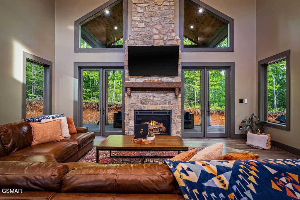 Gatlinburg, Tennessee, 37738, United States, 3 Bedrooms Bedrooms, ,5 BathroomsBathrooms,Residential,For Sale,2034960