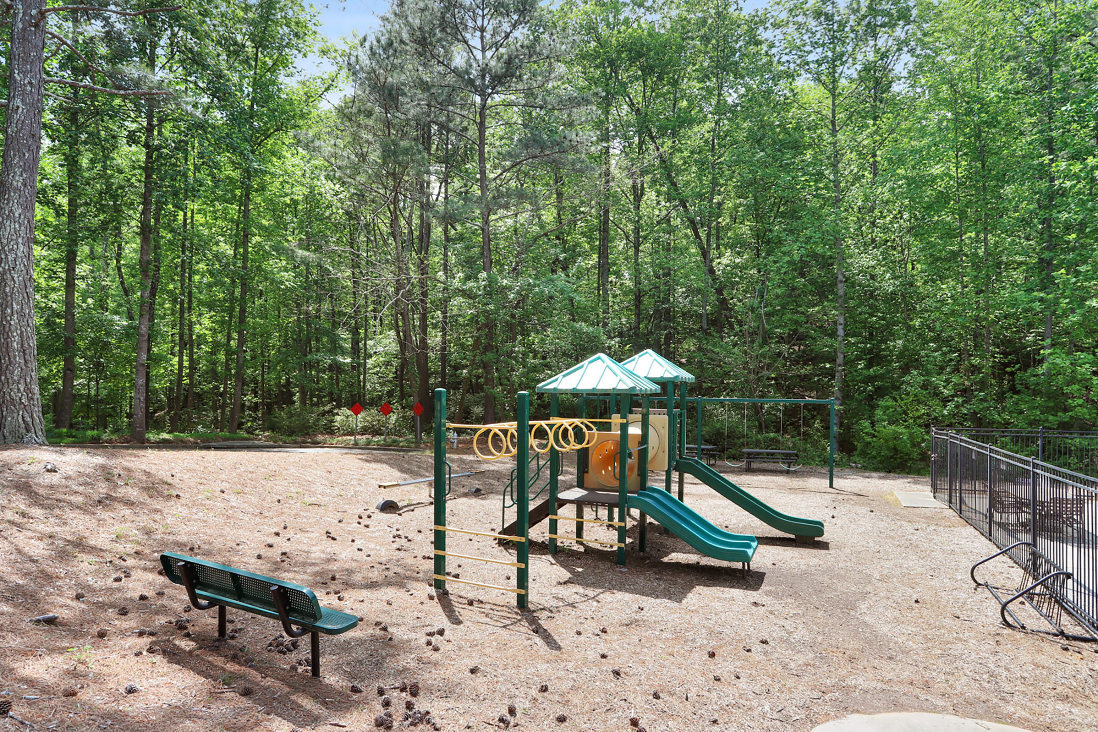  Tucked Into a Cul-de-Sac in Johns Creek’s Sought-After Glastonberry Neighborhood - 物件實景