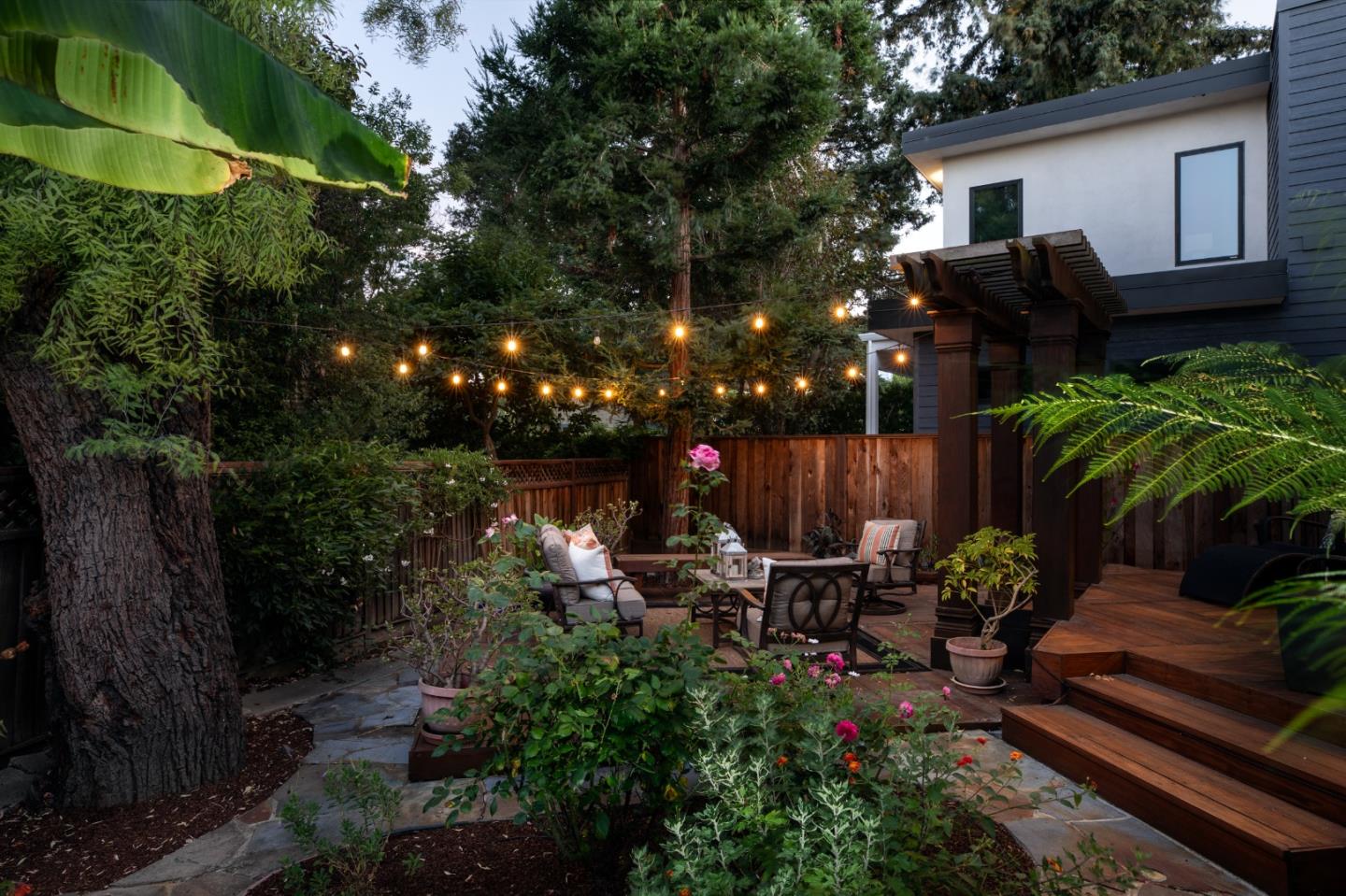 Menlo Park, California, 94025, United States, 4 Bedrooms Bedrooms, ,3 BathroomsBathrooms,Residential,For Sale,1927221
