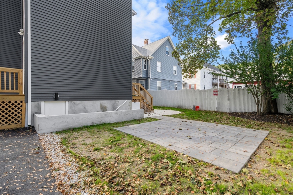 Waltham, Massachusetts, 02451, United States, 3 Bedrooms Bedrooms, ,2 BathroomsBathrooms,Residential,For Sale,1960528