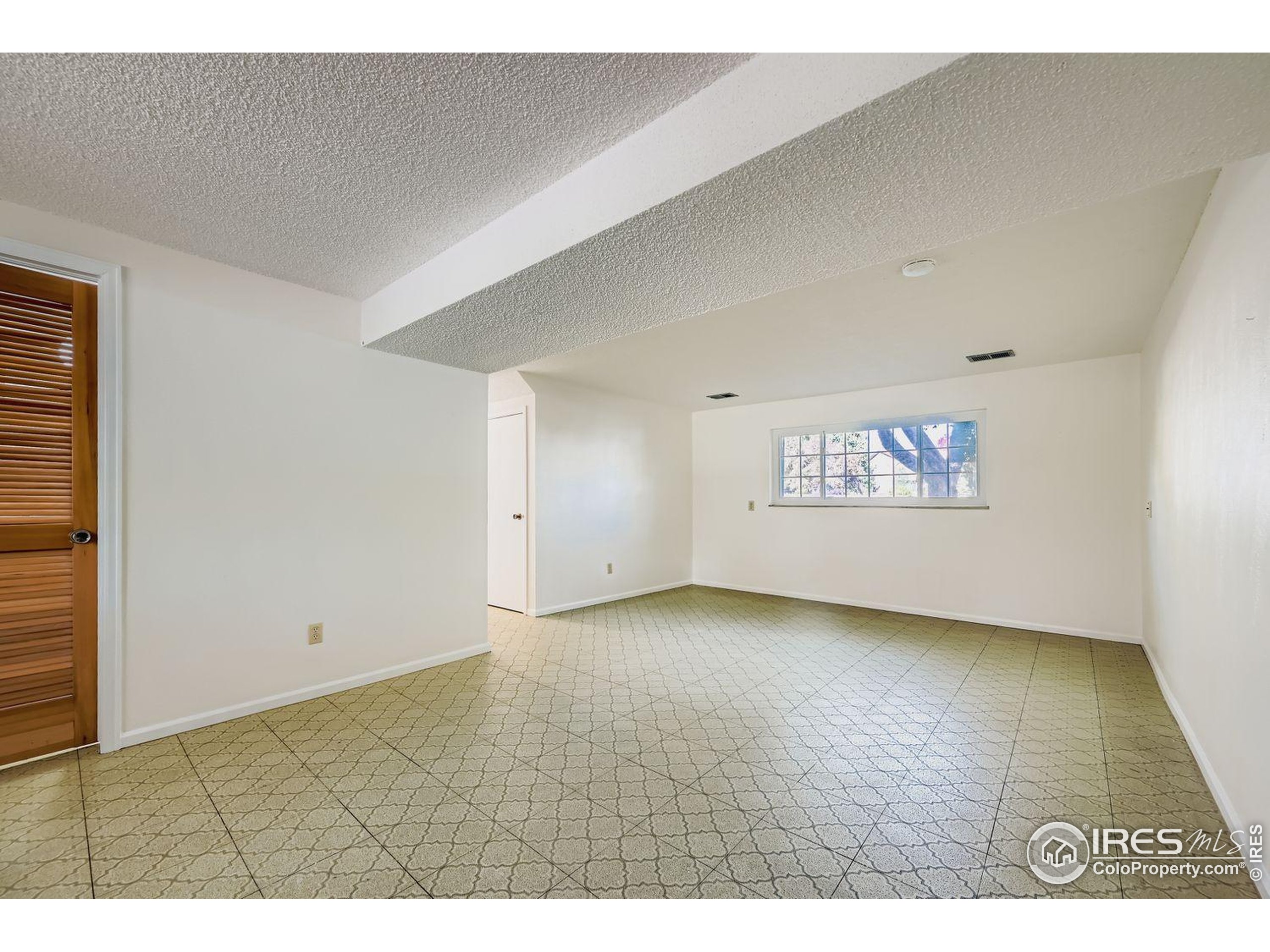 Longmont, Colorado, 80501, United States, 4 Bedrooms Bedrooms, ,2 BathroomsBathrooms,Residential,For Sale,1994687