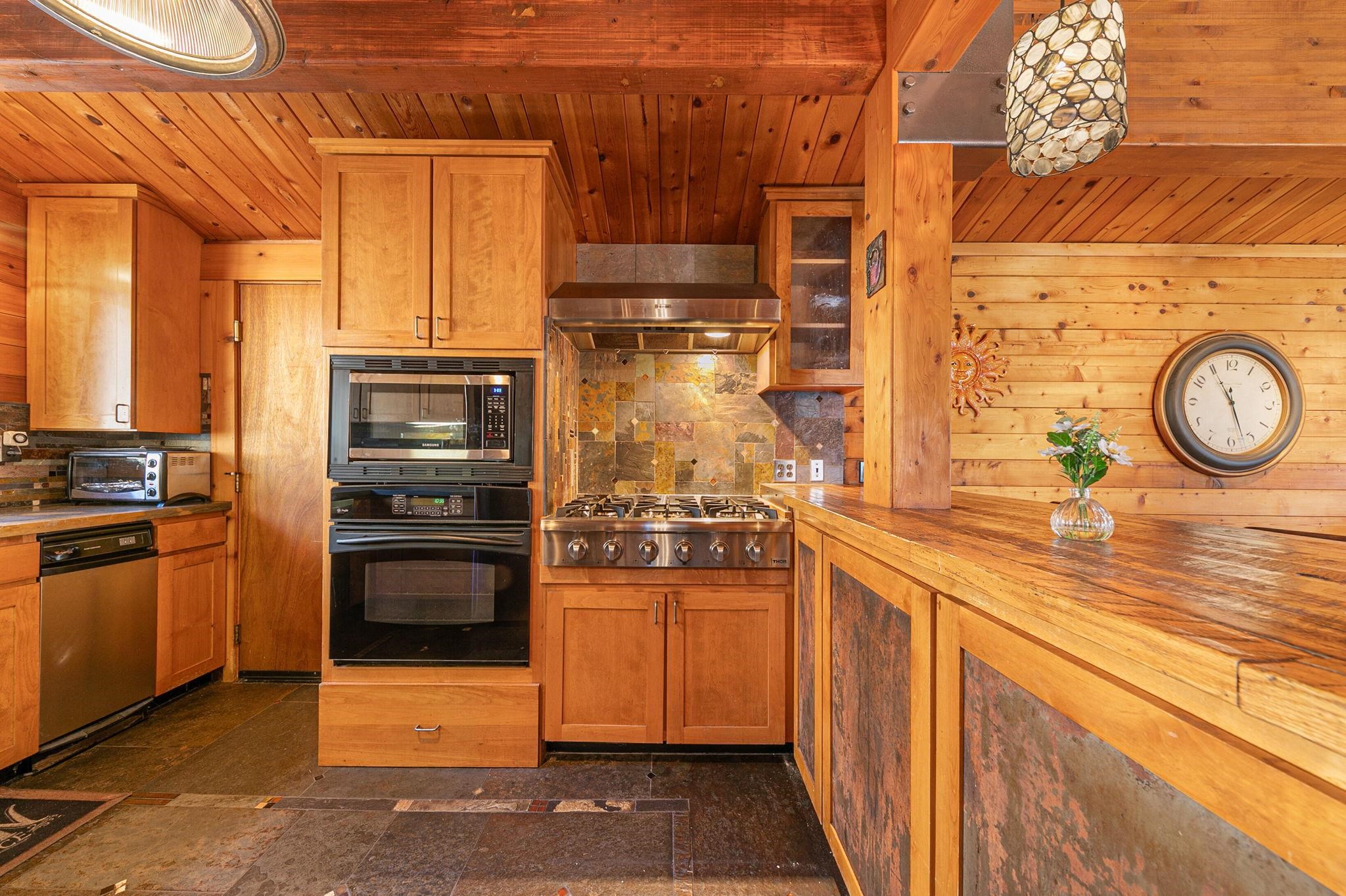 Truckee, California, 96161, United States, 4 Bedrooms Bedrooms, ,3 BathroomsBathrooms,Residential,For Sale,1998817