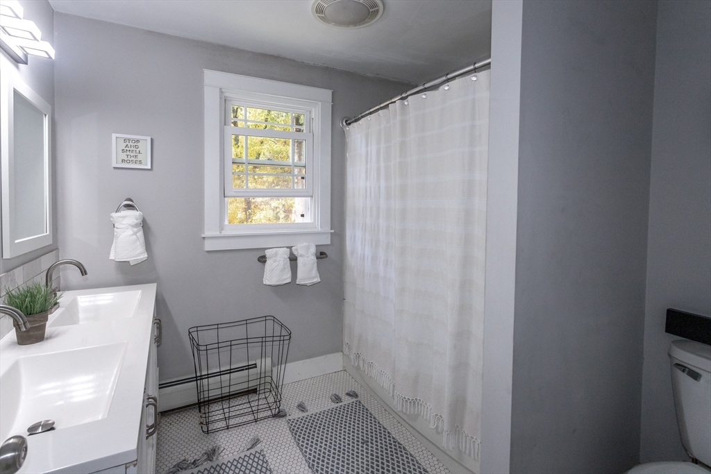 Westfield, Massachusetts, 01085, United States, 4 Bedrooms Bedrooms, ,2 BathroomsBathrooms,Residential,For Sale,1967509