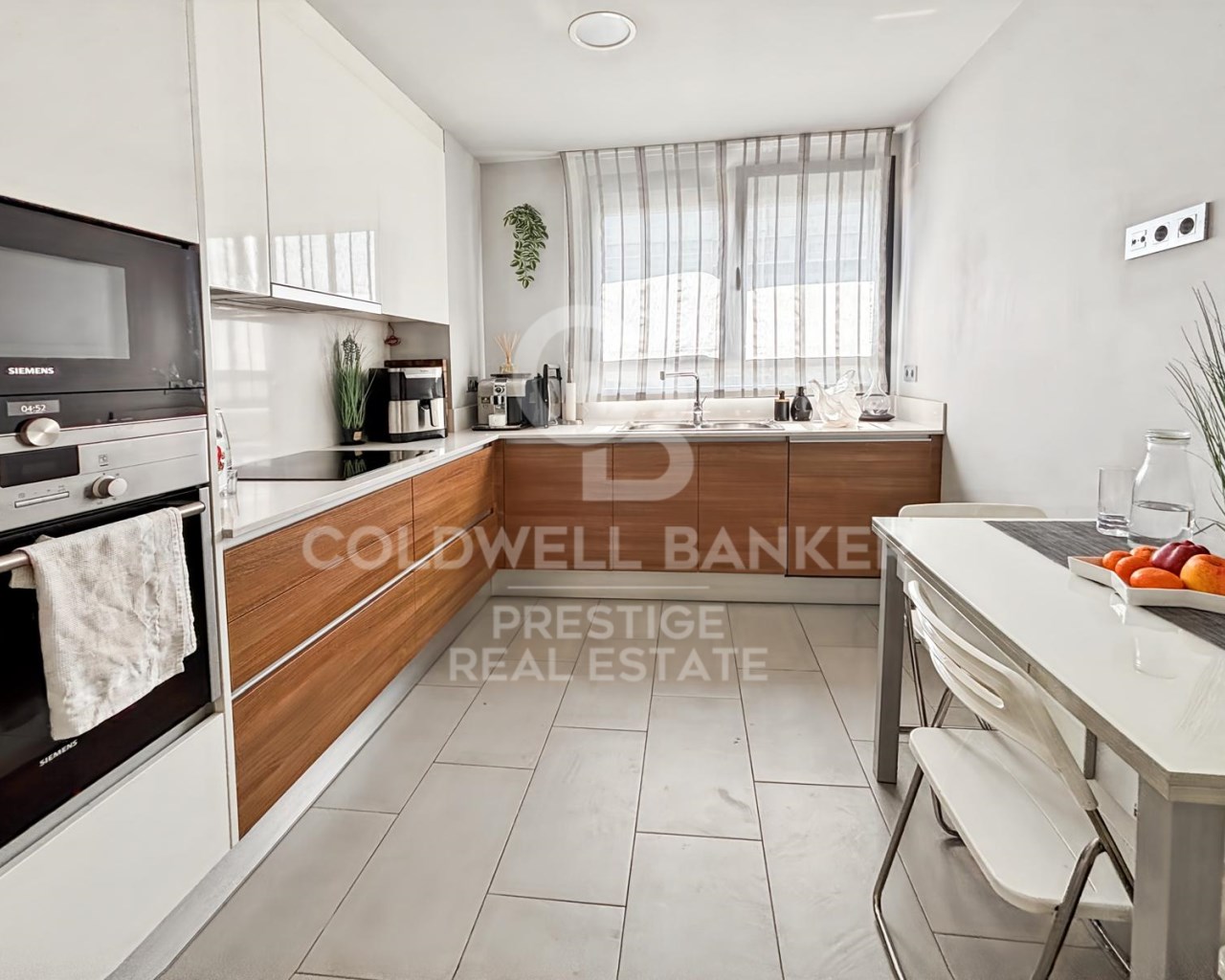 Barcelona, Catalonia, ES, 4 Bedrooms Bedrooms, ,3 BathroomsBathrooms,Residential,For Sale,1804639