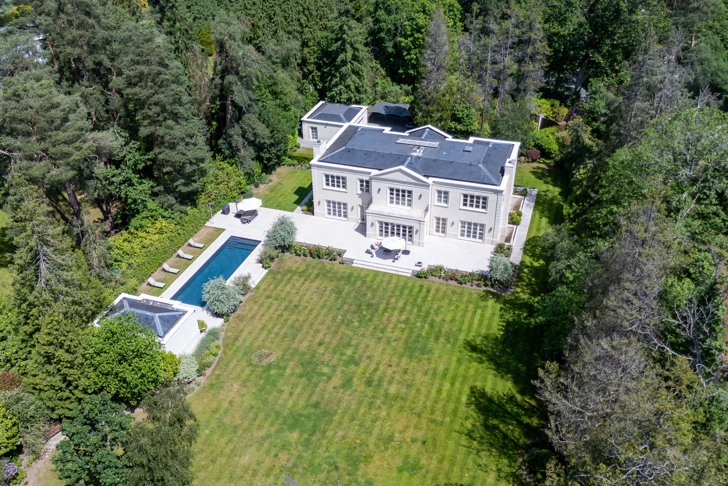  Grand Proportions and Private Gardens on the Wentworth Estate - 物件實景