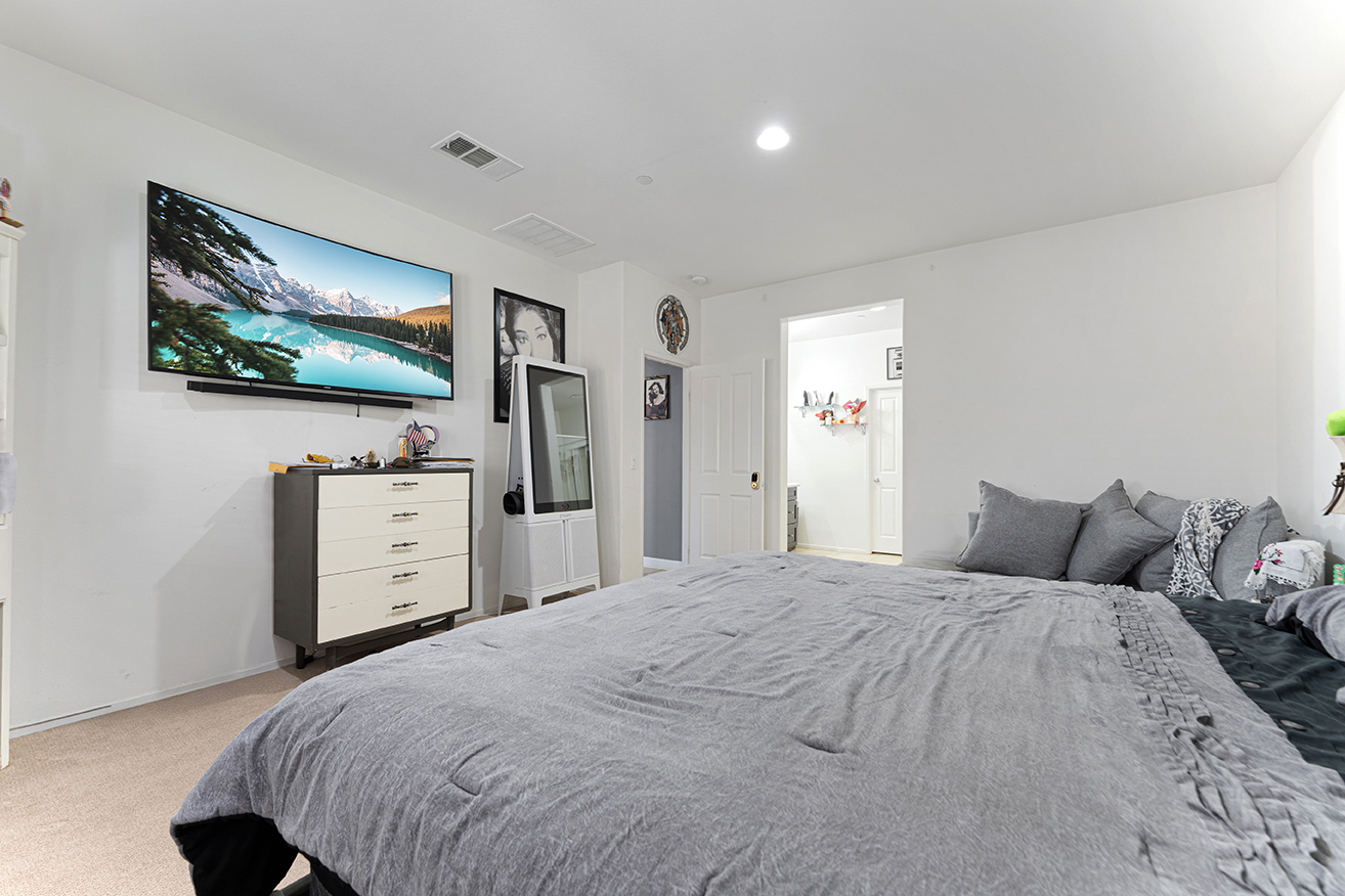 Winchester, California, 92596, United States, 6 Bedrooms Bedrooms, ,4 BathroomsBathrooms,Residential,For Sale,1983204