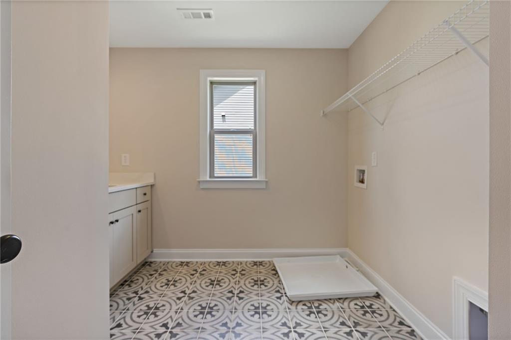 Cumming, Georgia, 30040, United States, 6 Bedrooms Bedrooms, ,5 BathroomsBathrooms,Residential,For Sale,1895159