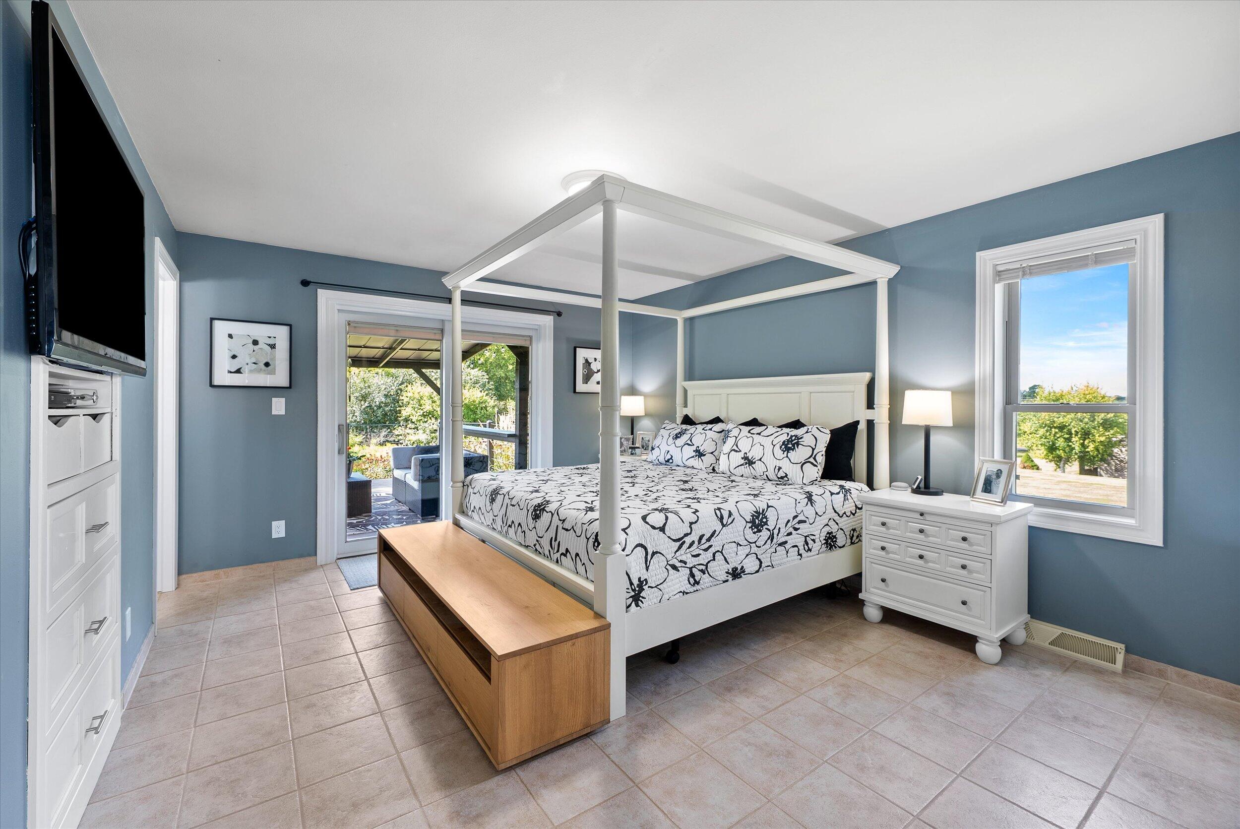 Grafton, Wisconsin, 53024, United States, 3 Bedrooms Bedrooms, ,2 BathroomsBathrooms,Residential,For Sale,1938836