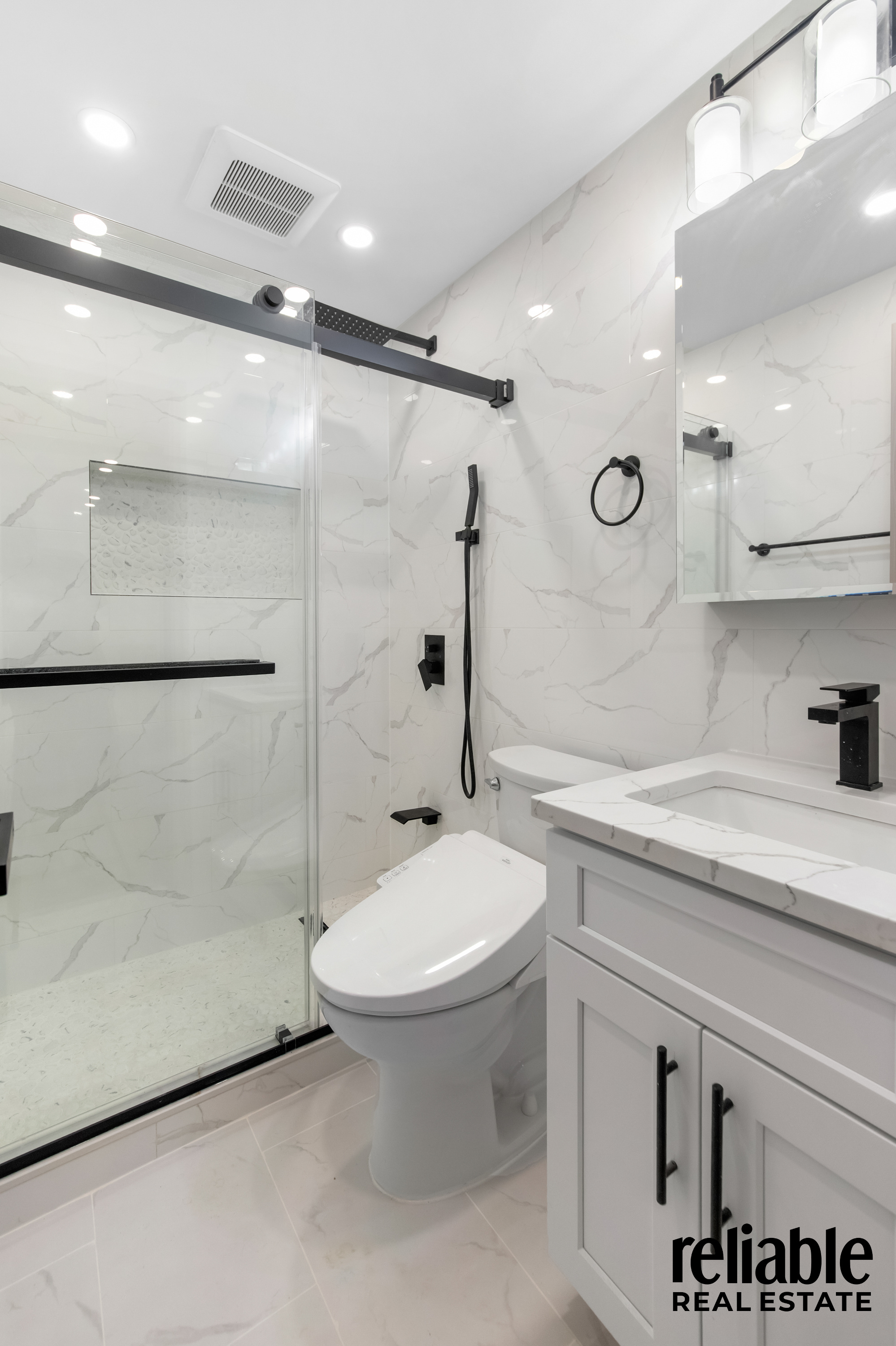 Bayside, New York, 11361, United States, 3 Bedrooms Bedrooms, ,3 BathroomsBathrooms,Residential,For Sale,1942287