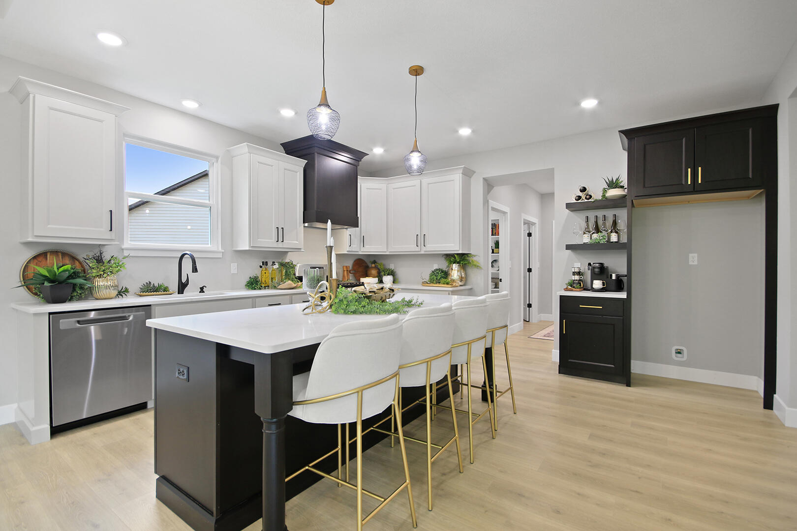 COLUMBIA, Missouri, 65202, United States, 4 Bedrooms Bedrooms, ,3 BathroomsBathrooms,Residential,For Sale,2008835