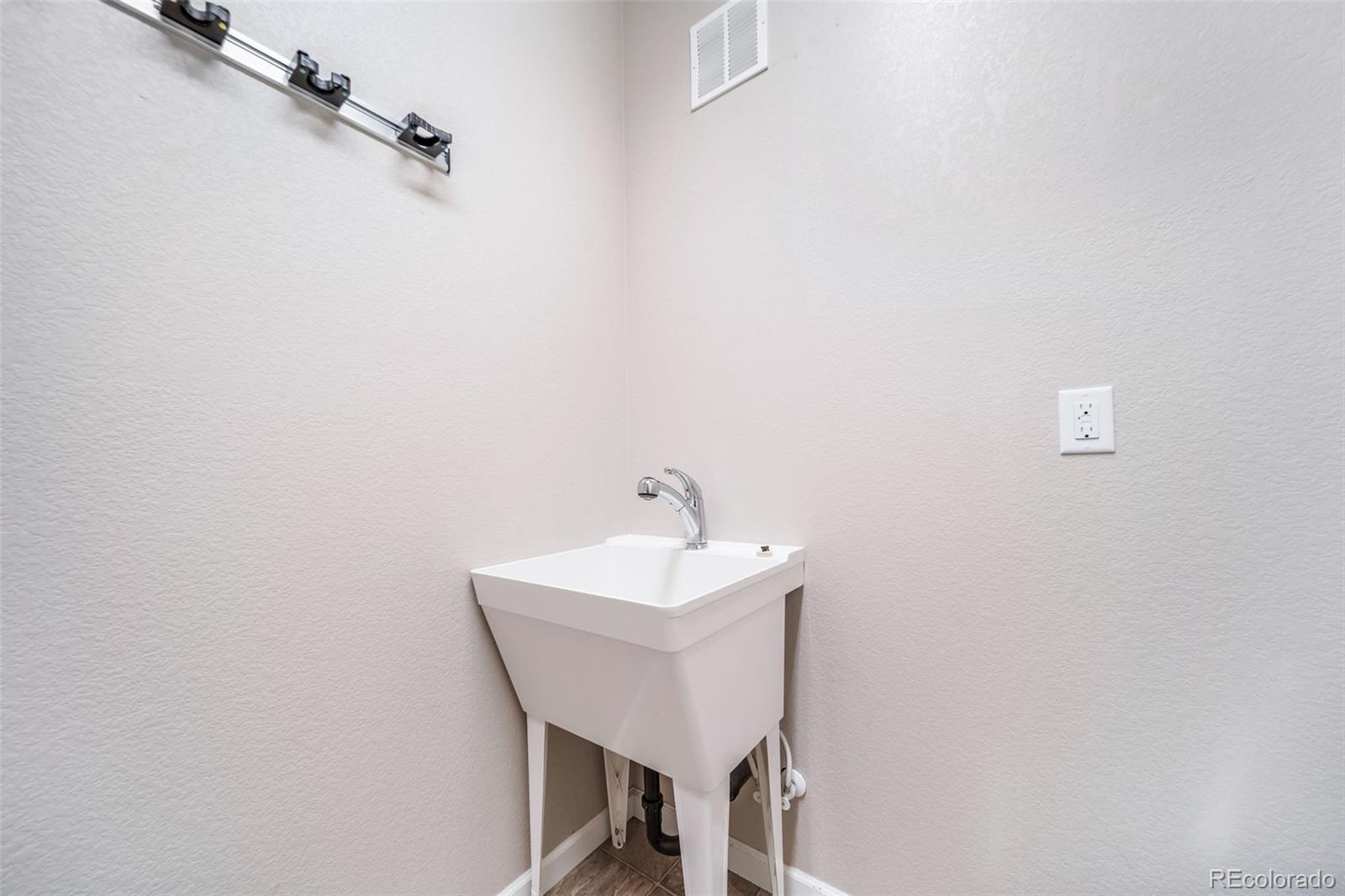 Castle Rock, Colorado, 80108, United States, 2 Bedrooms Bedrooms, ,2 BathroomsBathrooms,Residential,For Sale,1956380